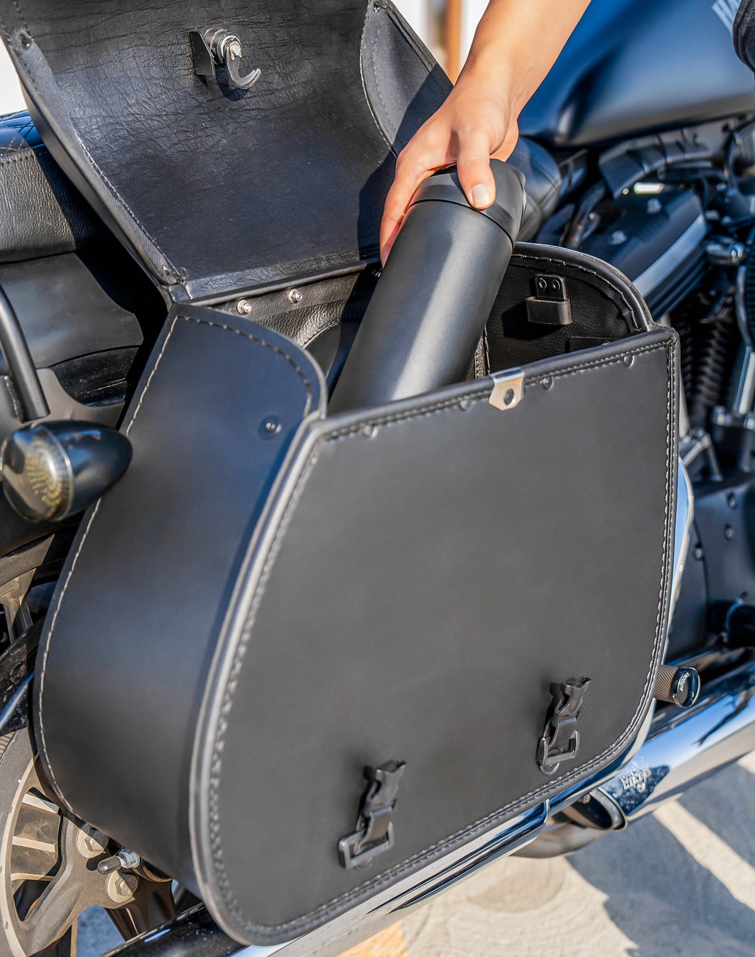 30L - Ghost Large Shock Cutout Motorcycle Saddlebags For Harley Sportster 883 Iron XL883N Lifestyle