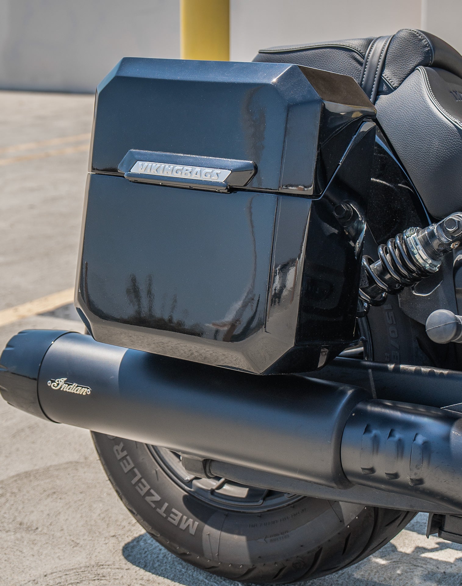 30L - Outlaw Quick-Mount Medium Indian Sport Scout Painted Hard Saddlebags Life style