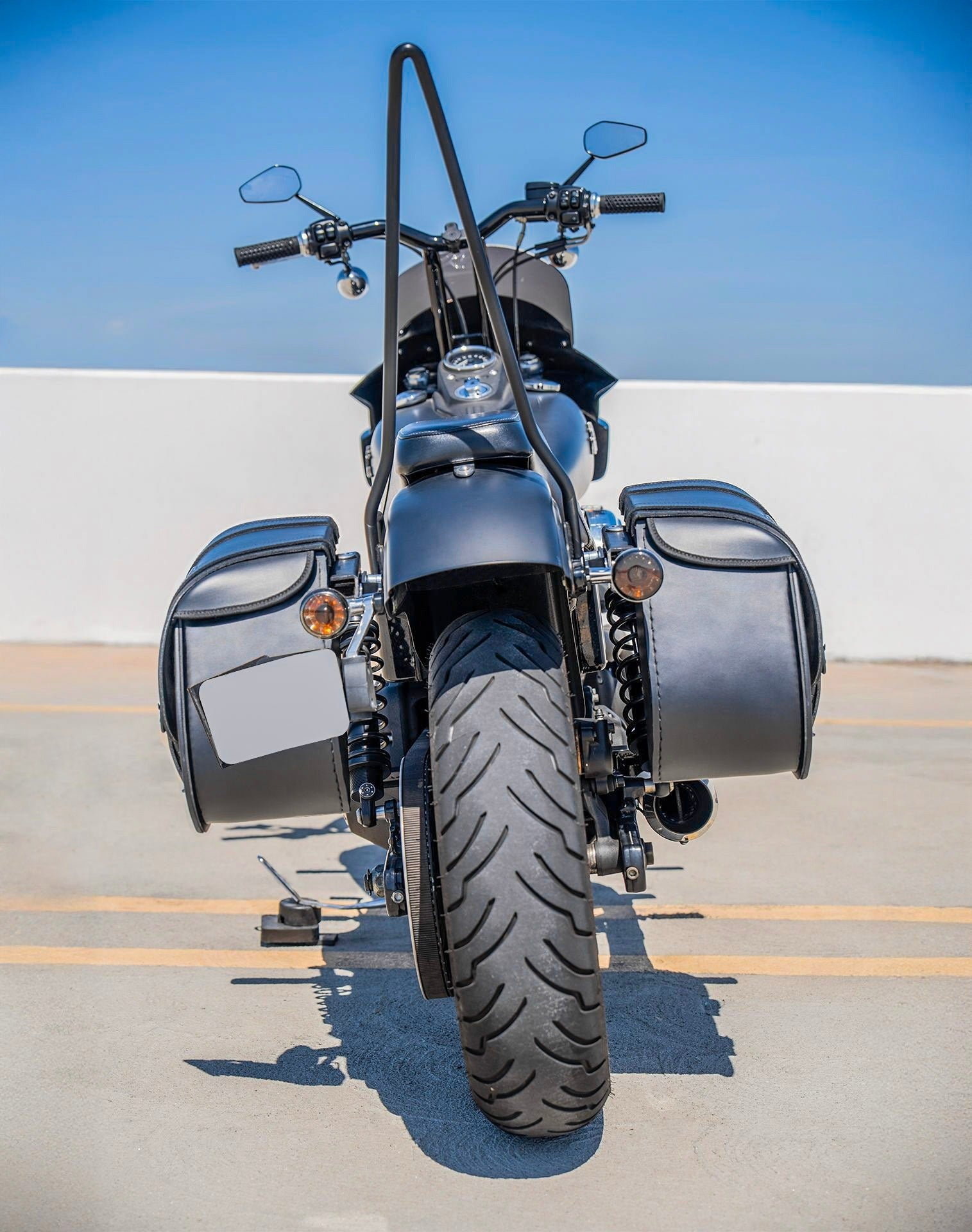 30L - Wraith Large Quick-Mount Shock Cutout Leather Saddlebags For Harley Dyna Low Rider FXDL/I Vertical Lifestyle