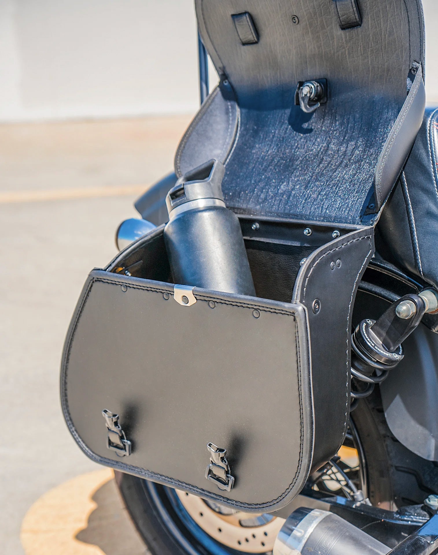 30L - Wraith Large Quick-Mount Shock Cutout Leather Saddlebags For Harley Dyna Street Bob FXDB/I Lifestyle