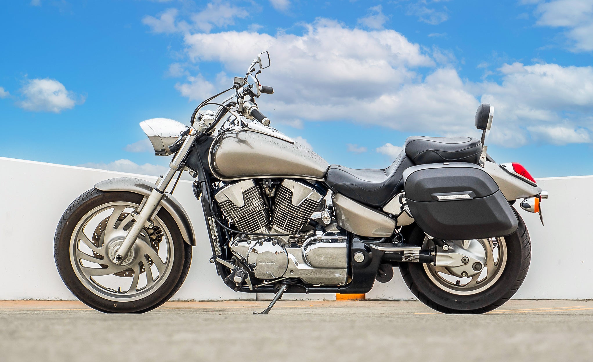 40L - Lamellar Raven XL Honda VTX 1800 F Hard Saddlebags Bag on Bike @expand