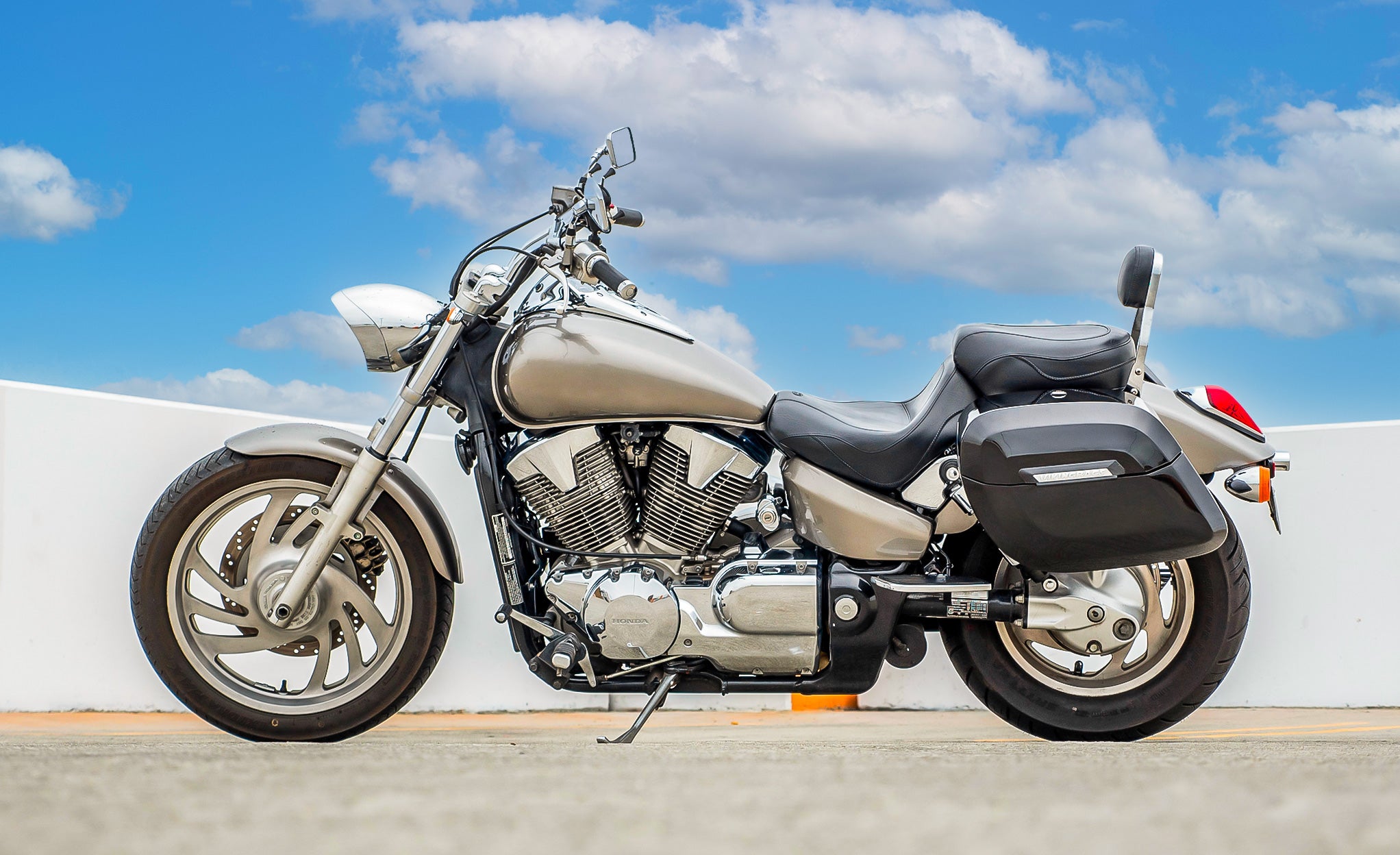 40L - Lamellar Raven XL Honda VTX 1800 F Painted Hard Saddlebags Bag on Bike @expand