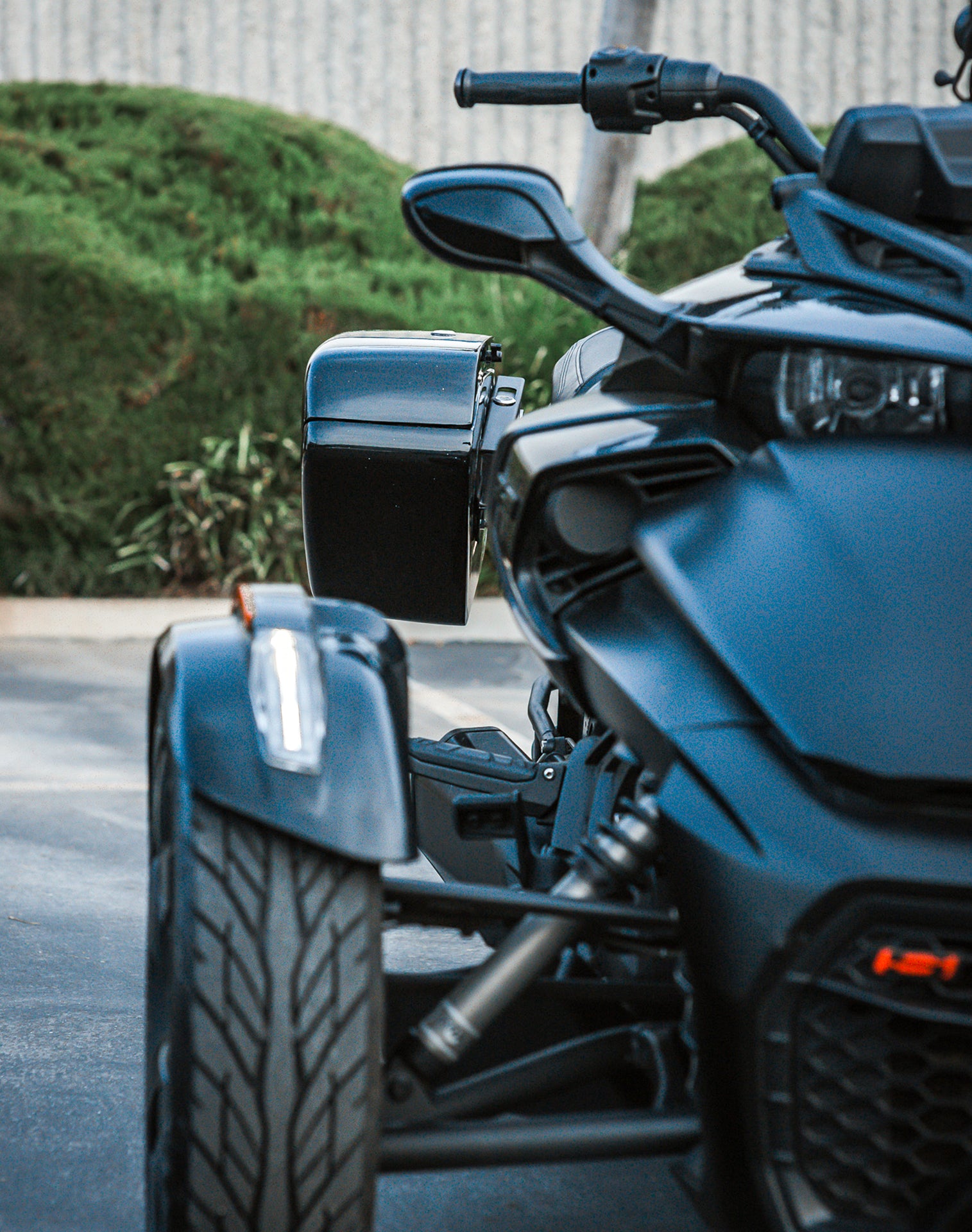 42L - Baldur Extra Large CAN AM Spyder F3-S Painted Motorcycle Hard Saddlebags v2