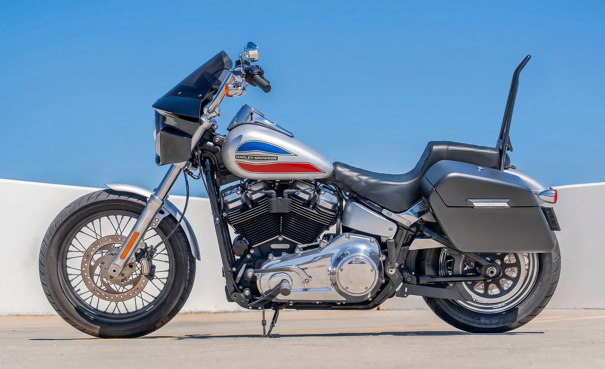 42L - Baldur XL Matte Motorcycle Hard Saddlebags for Harley Softail Super Glide FXD Lifestyle @expand