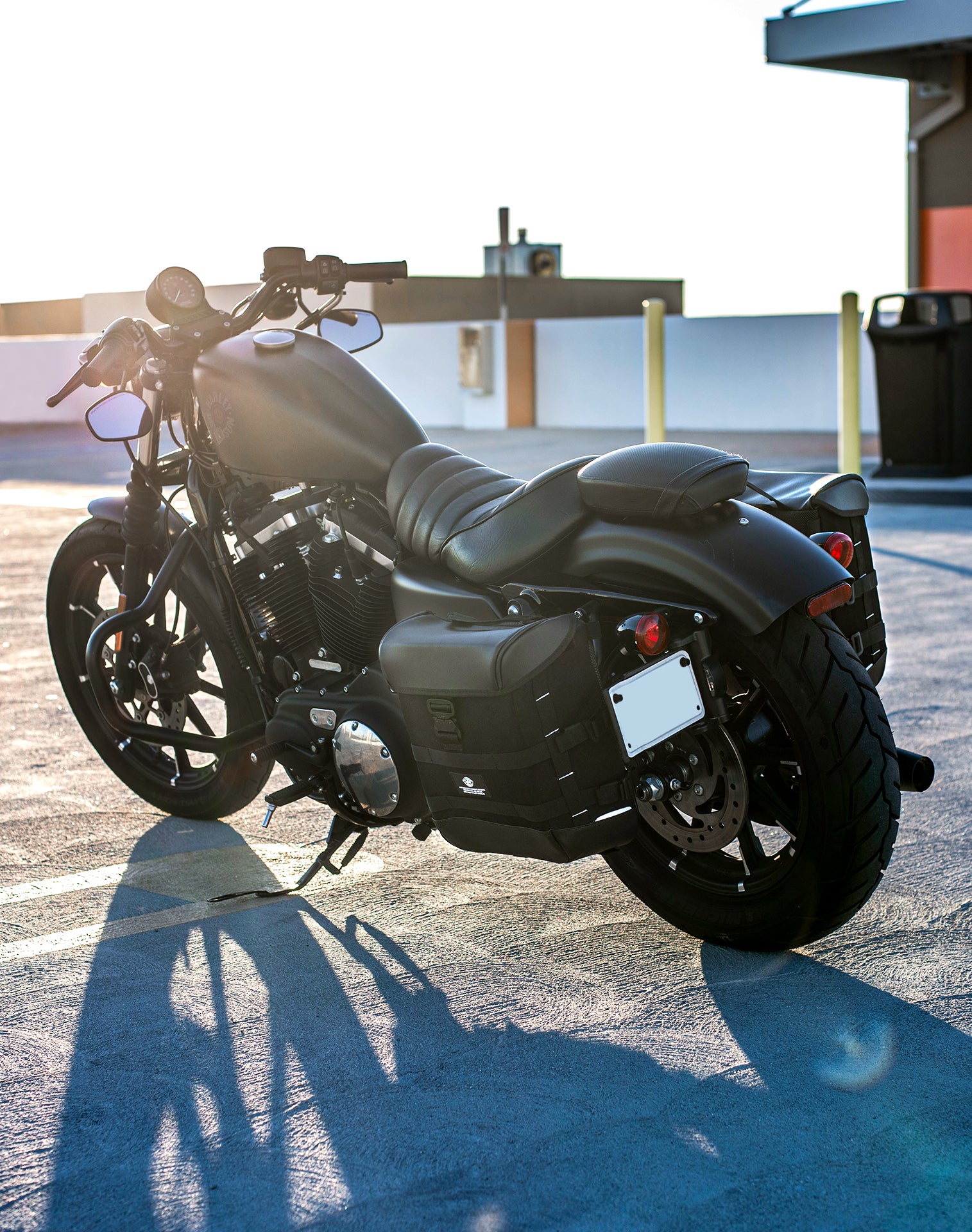 15L - Incognito Quick Mount Medium Solo Motorcycle Saddlebag (Left Only) for Harley Sportster 883 Iron XL883N v1