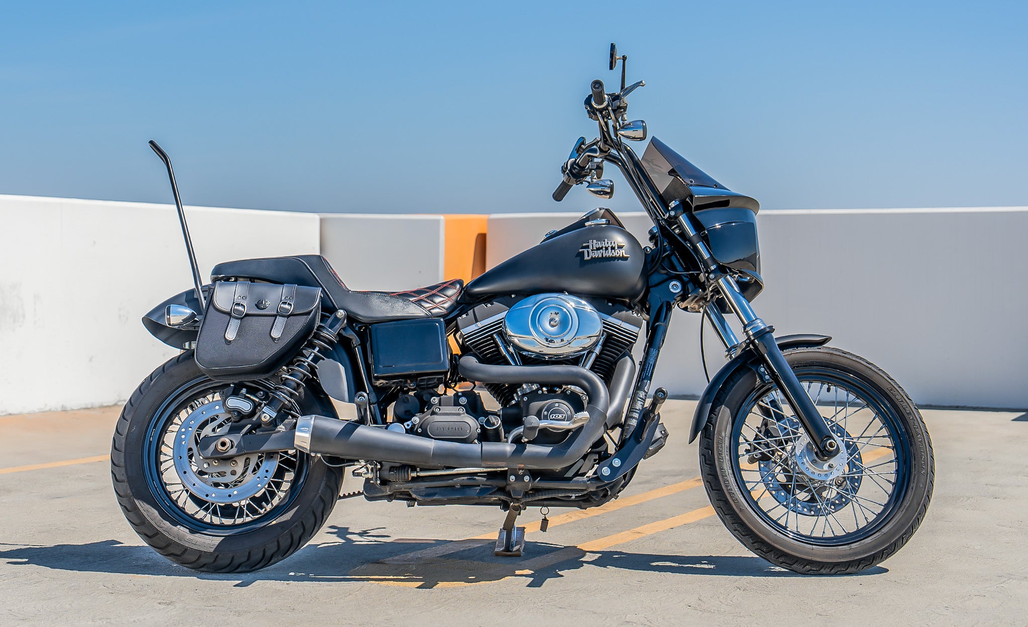 8L - Hawk Small Leather Saddlebags for Harley Dyna Street Bob FXDB/I Lifestyle @expand