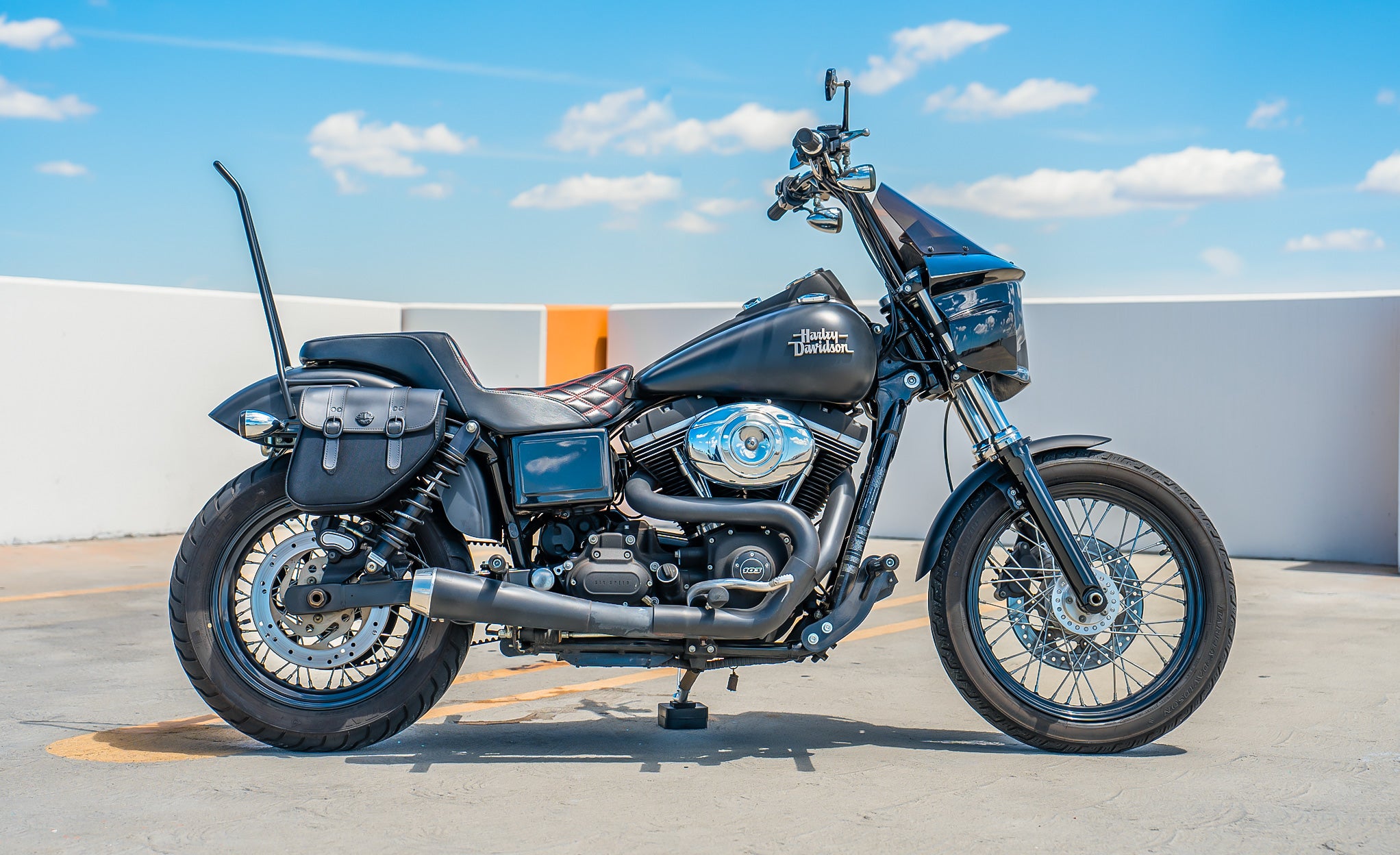 8L - Hawk Small Leather Saddlebags for Harley Dyna Street Bob FXDB/I Lifestyle @expand