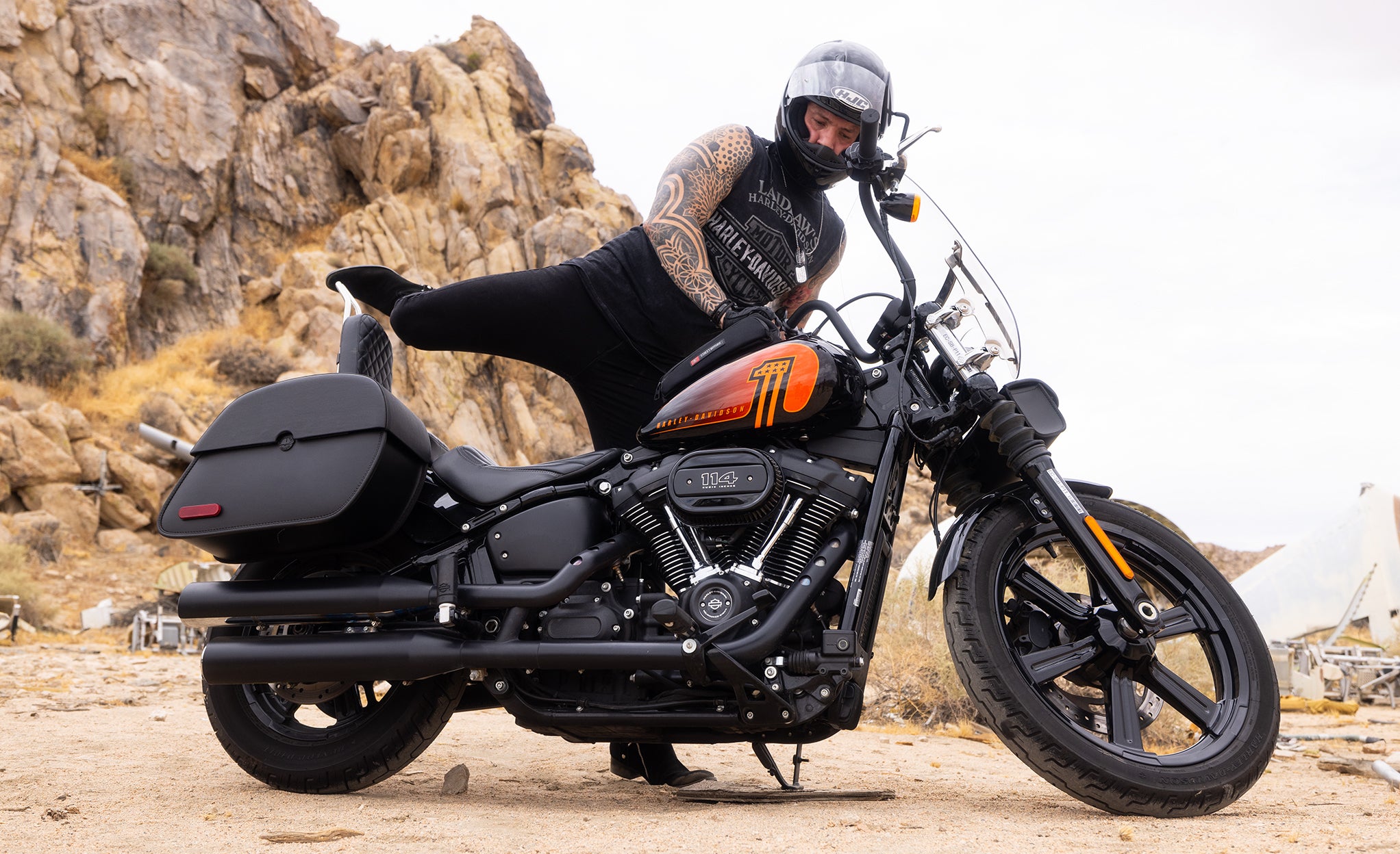 28L - Panzer Medium Motorcycle Saddlebags for Harley Davidson Softail Street Bob FXBB @expand