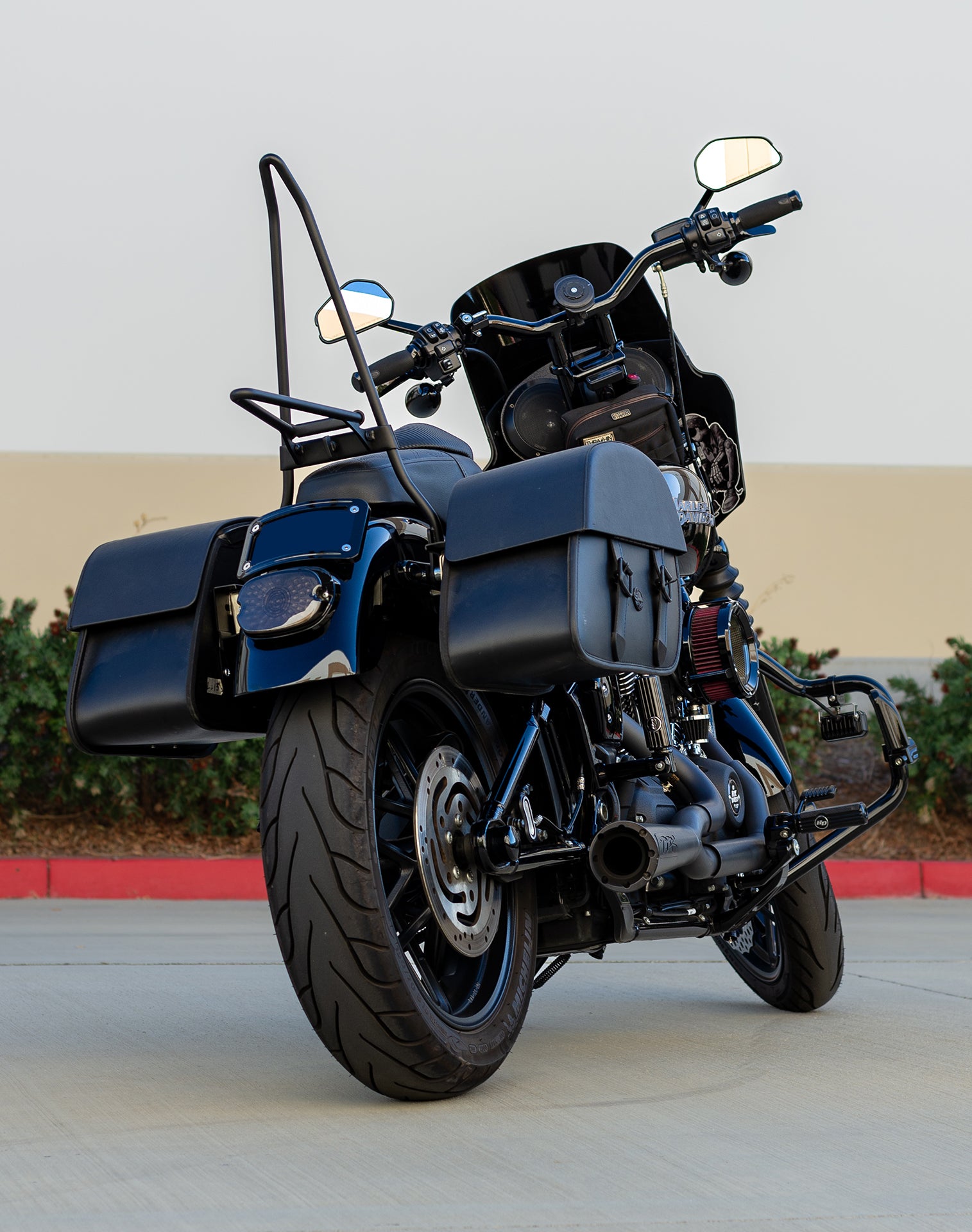 28L - Baelor Medium Motorcycle Saddlebags for Harley Softail Low Rider S FXLRS v1