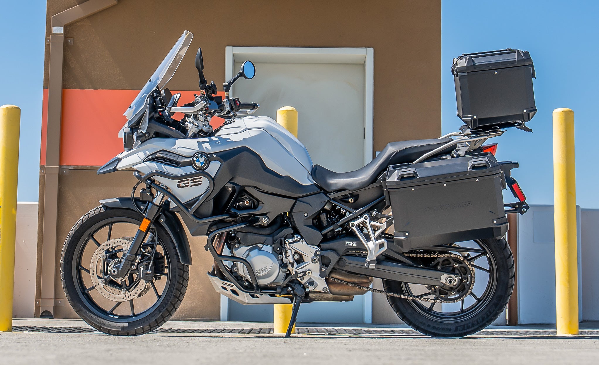 38L - Apex XL BMW F 750 GS Aluminum Top Case Black Lifestyle @expand