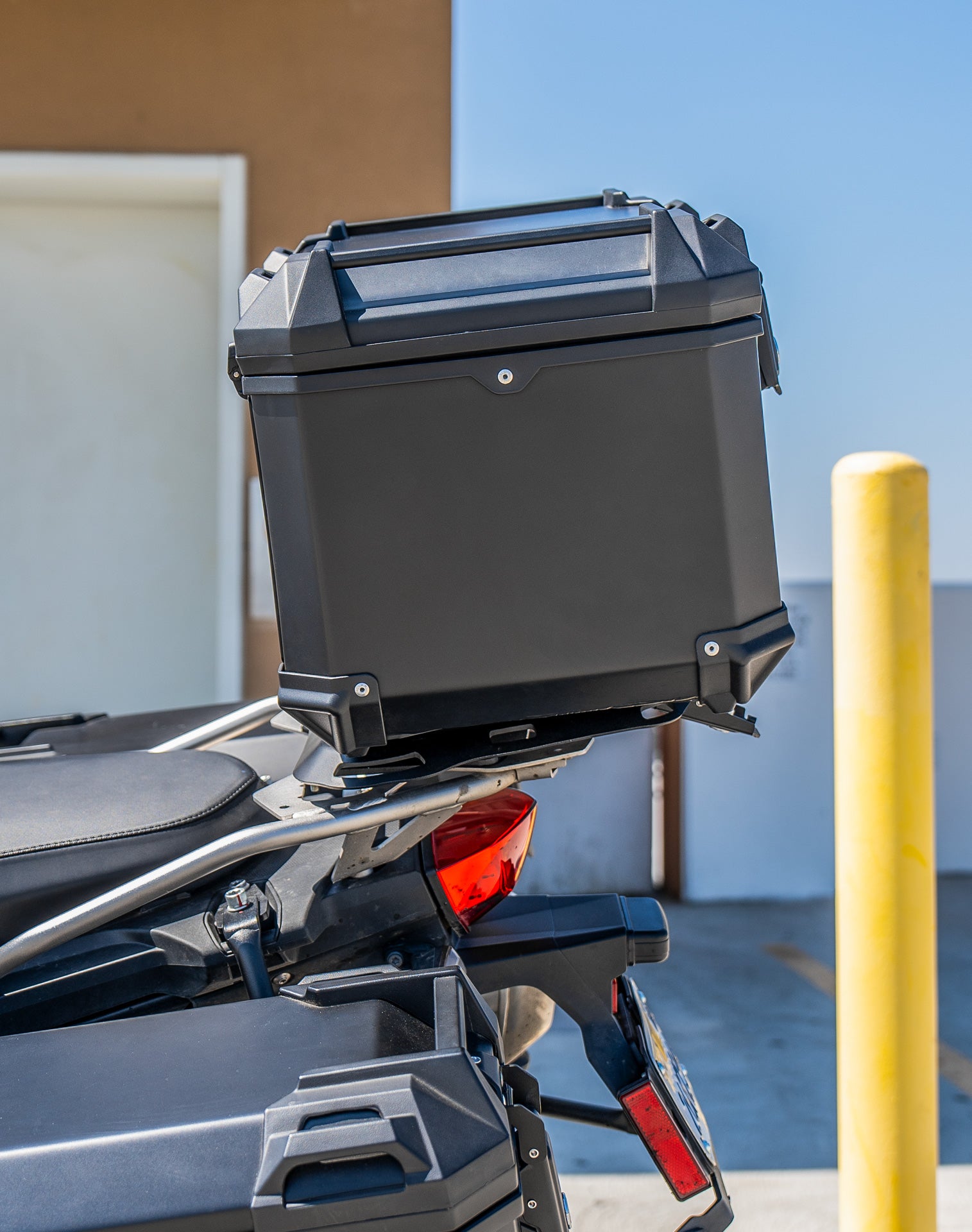 38L - Apex XL BMW F 750 GS Aluminum Top Case Black Lifestyle 3