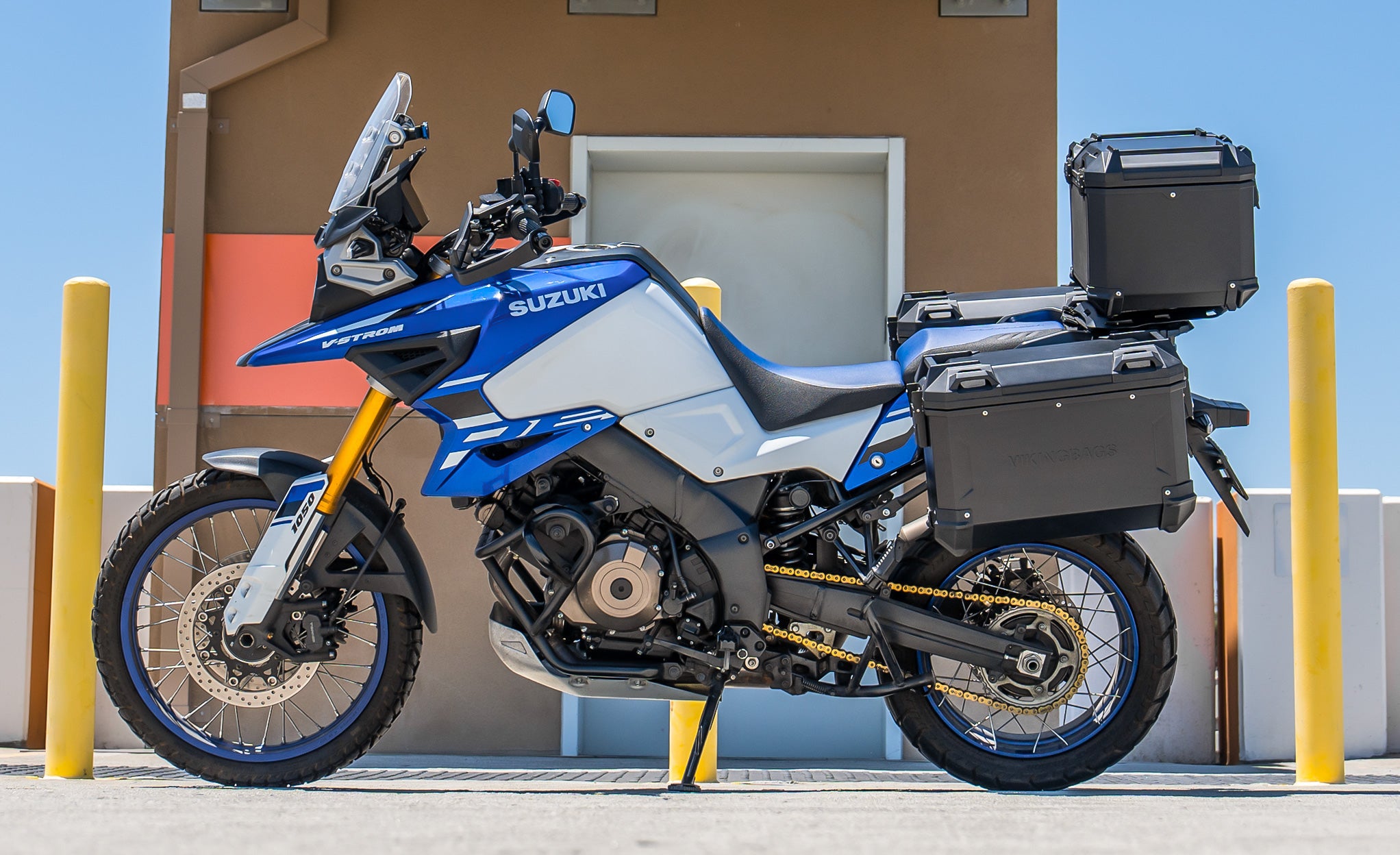 38L - Apex XL Suzuki V-Strom 1050 Aluminum Top Case Black Lifestyle @expand