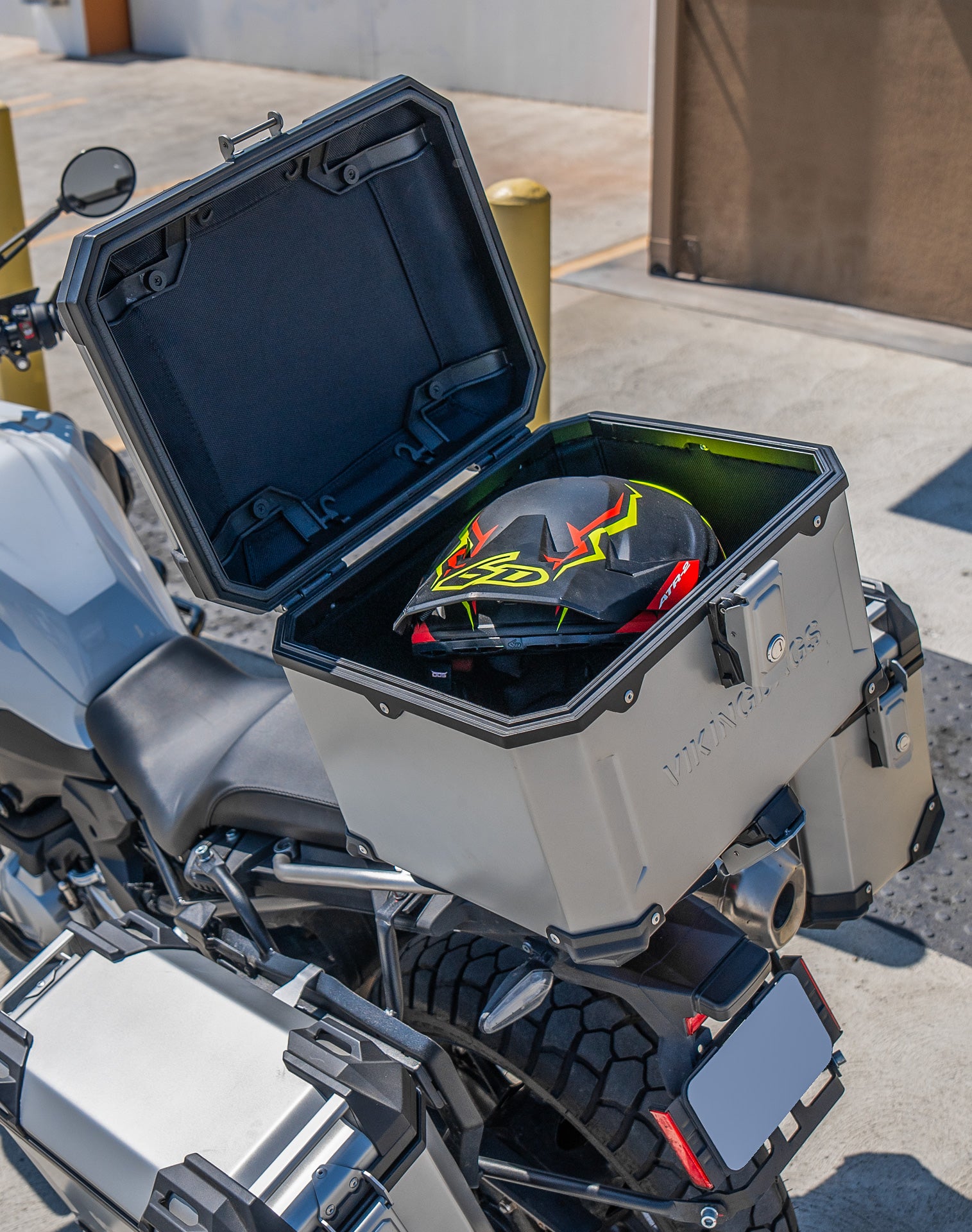 38L - Apex XL BMW F 750 GS Aluminum Top Case Silver Lifestyle 4