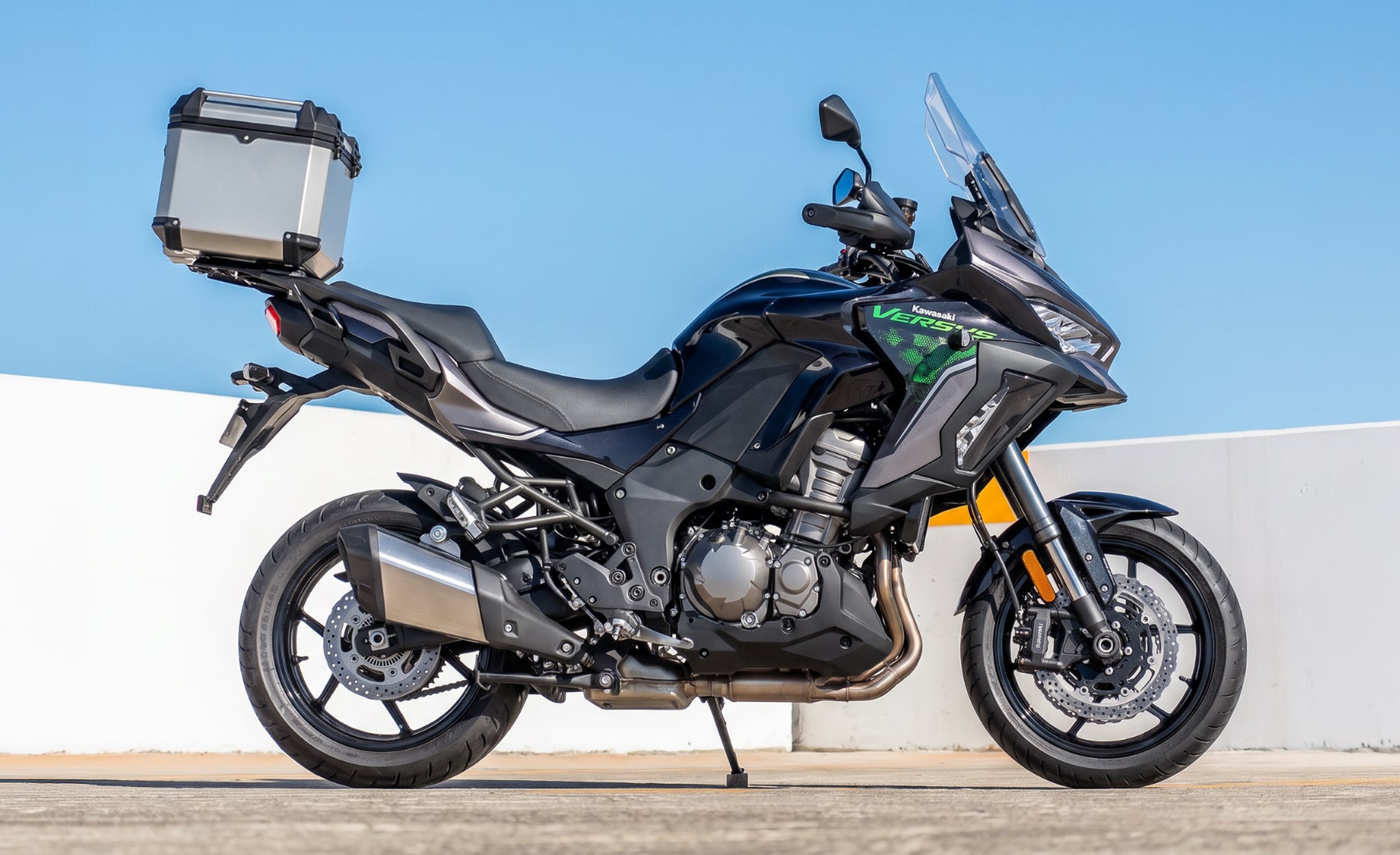 38L - Apex XL Kawasaki Versys 1100 Aluminum Top Case Silver Lifestyle @expand