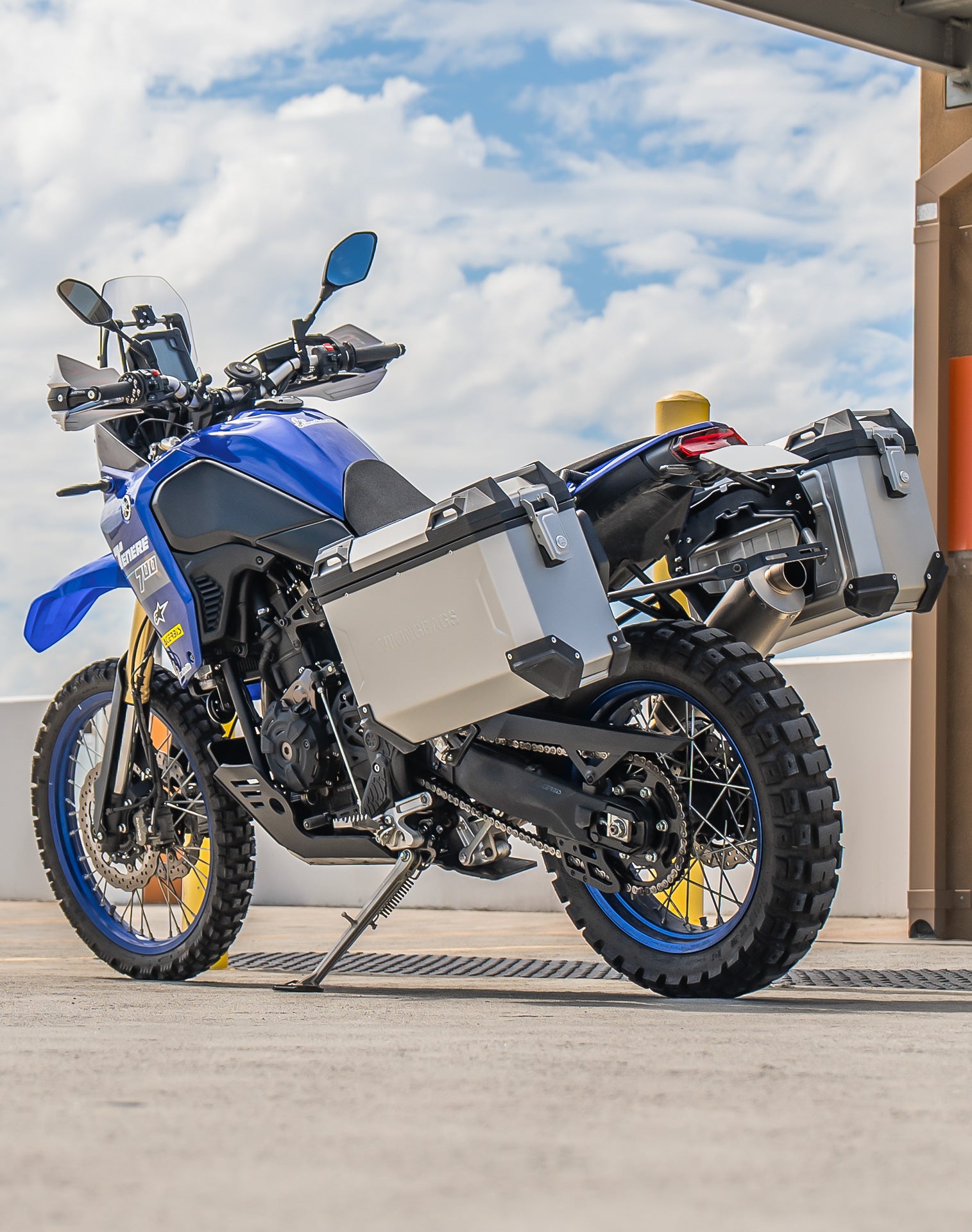 45L - Apex XL Yamaha Tenere 700 Aluminum Side Cases Silver Vertical Life Style