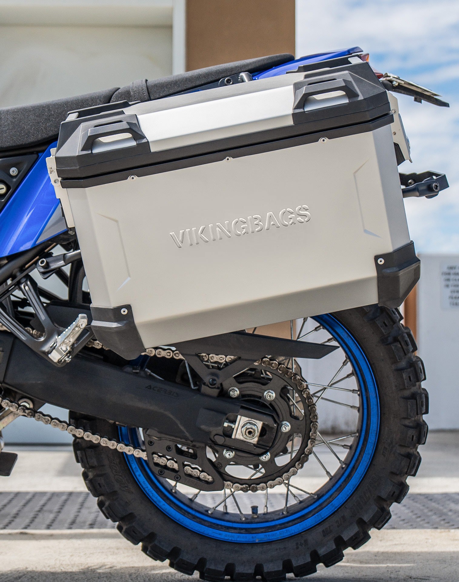 45L - Apex XL Yamaha Tenere 700 Aluminum Side Cases Silver Vertical Life Style