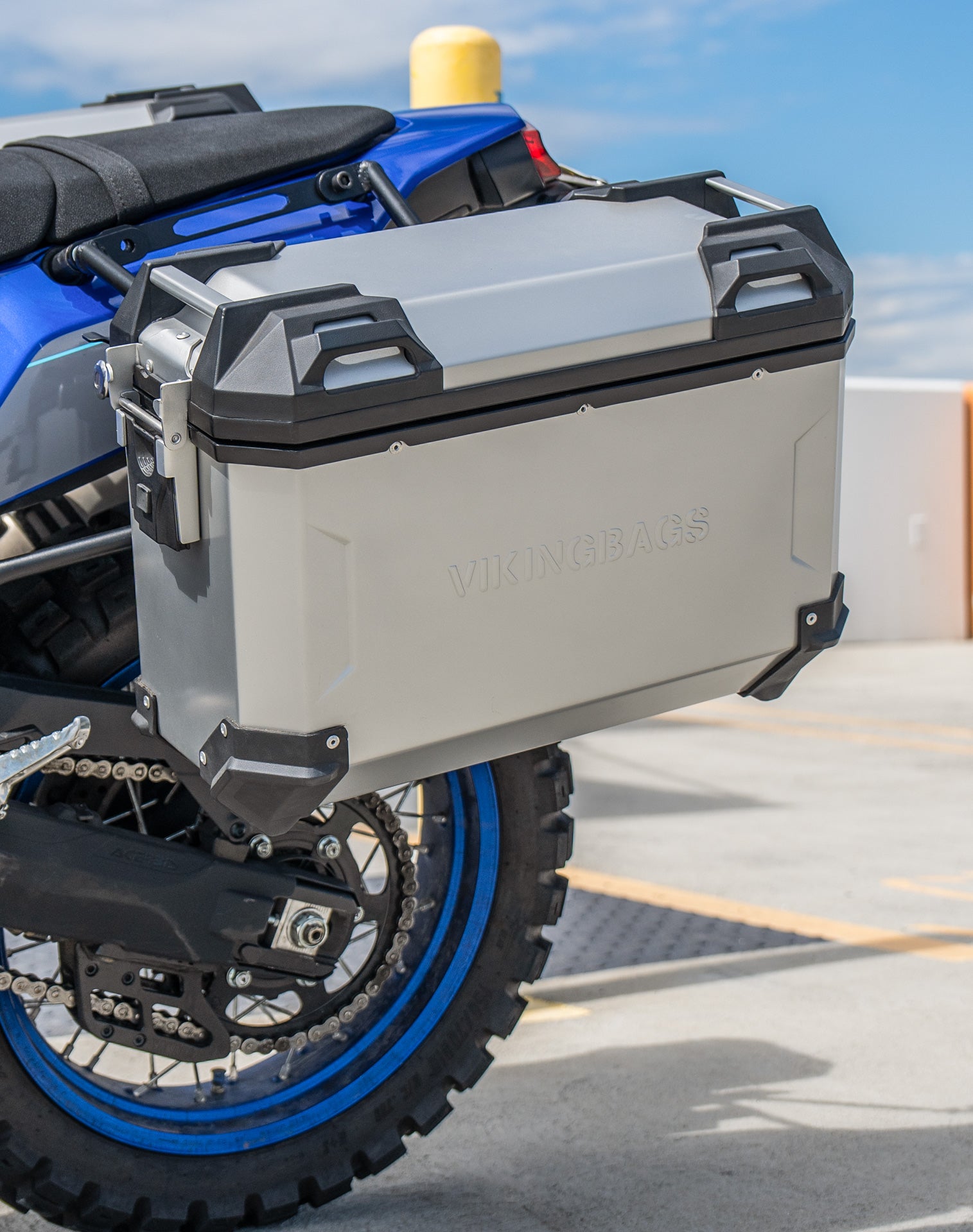 45L - Apex XL Yamaha Tenere 700 Aluminum Side Cases Silver Vertical Life Style