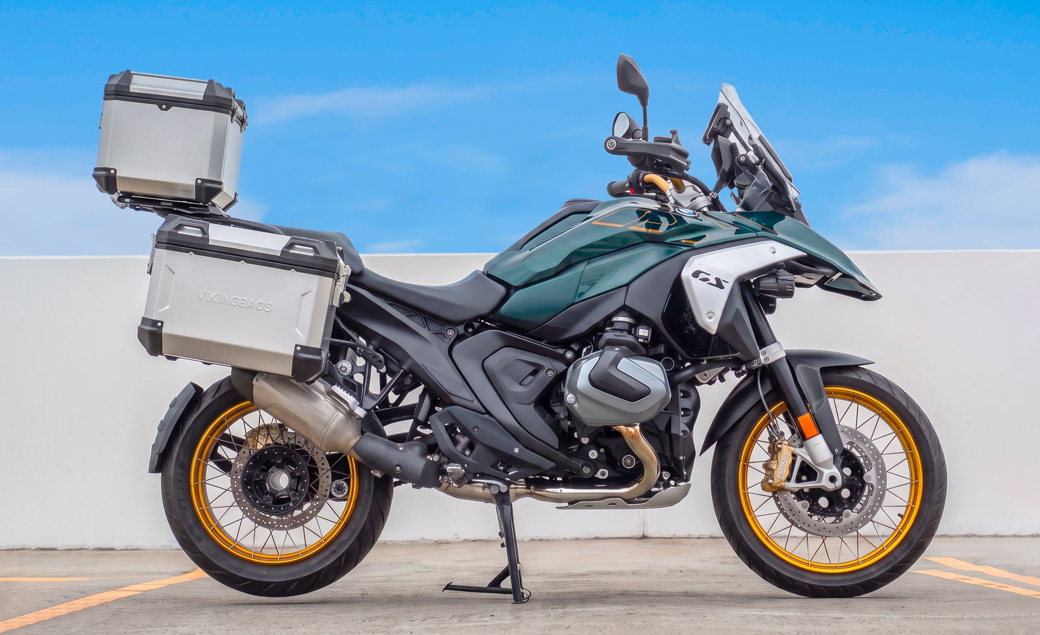 45L - Apex XL BMW R 1300 GS Aluminum Side Cases Silver Lifestyle @expand