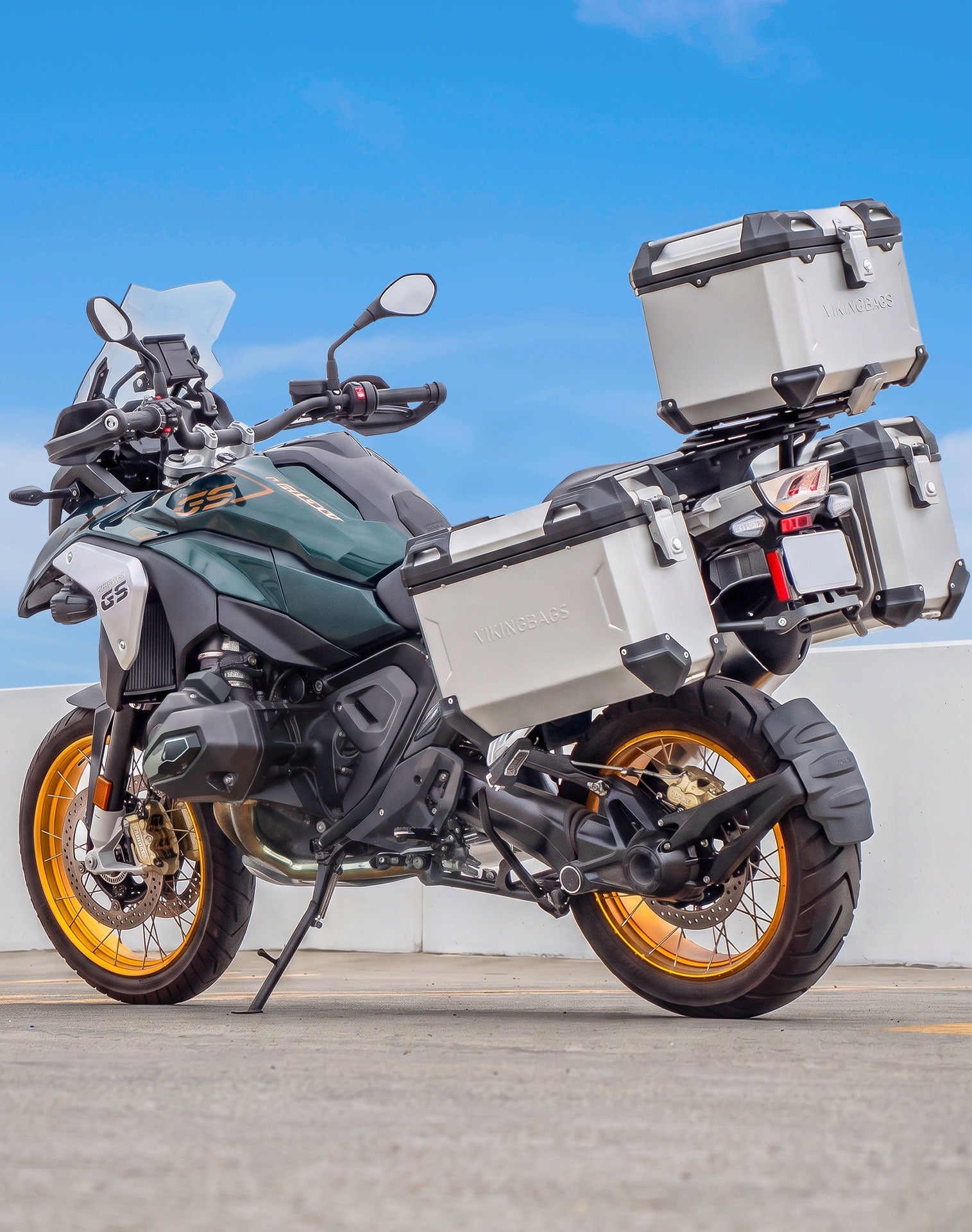 45L - Apex XL BMW R 1300 GS Aluminum Side Cases Silver Lifestyle