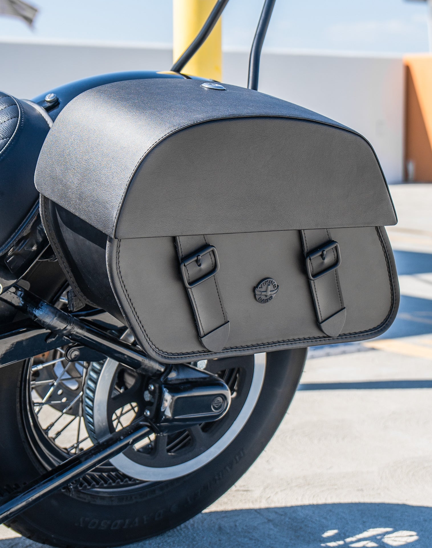 28L - Baelor Quick-Mount Medium Harley Softail Slim FLS Motorcycle Saddlebags Life Style 3