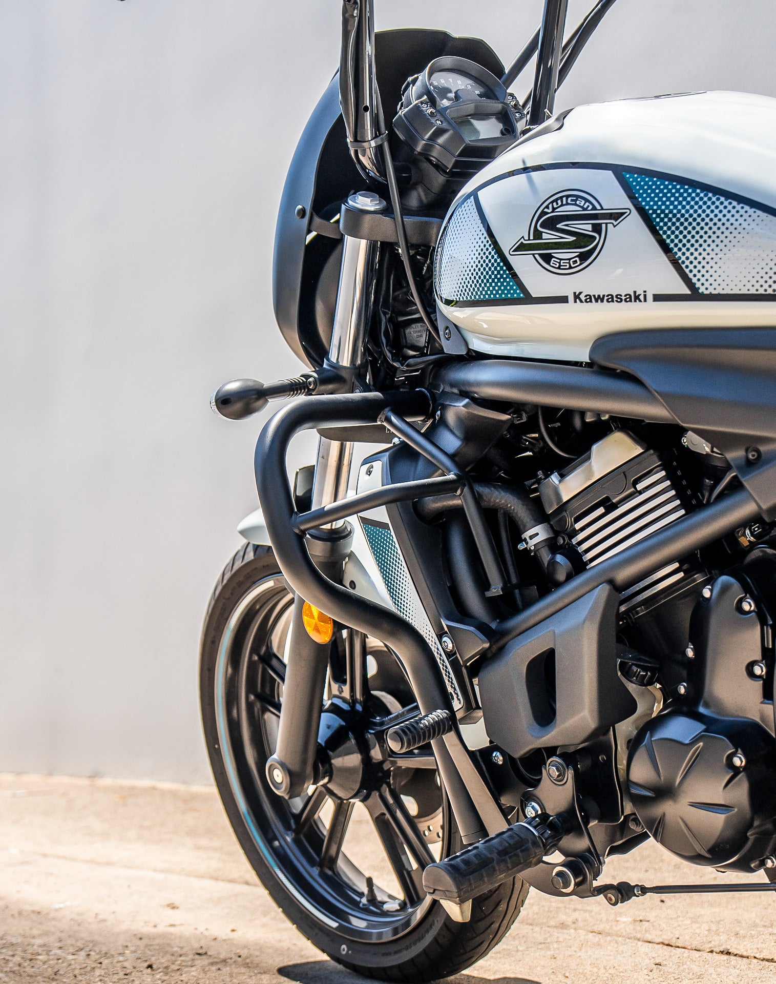 Viking Battleborn Kawasaki Vulcan S VN650 Crash Bar/Engine Guard Matte Black Lifestyle