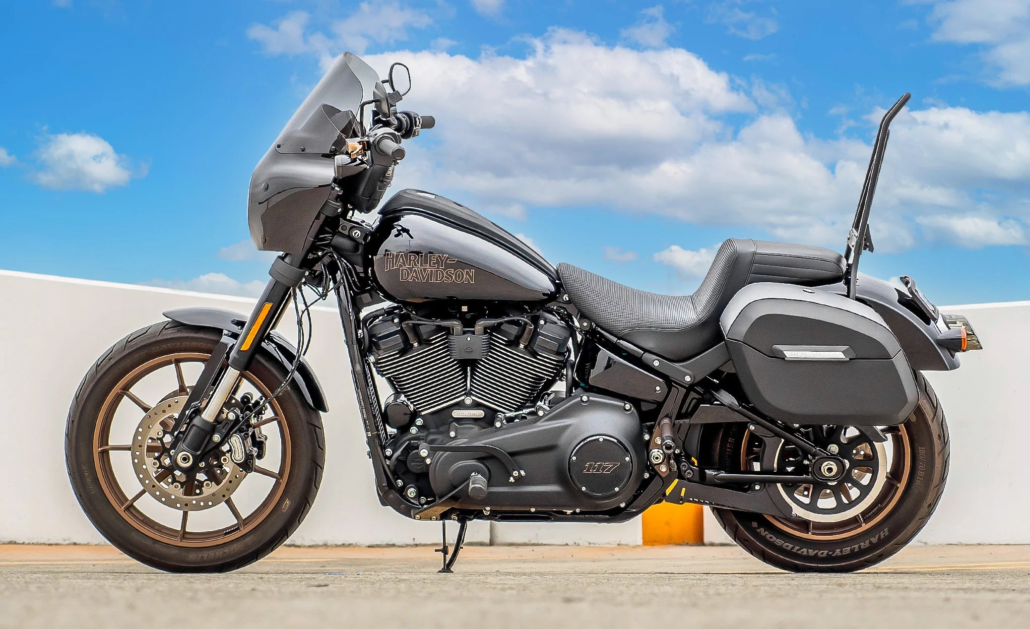 32L - Darkin Large Quick Mount Leather Wrap Hard Saddlebags for 2025+ Harley Softail Low Rider S FXLRS Lifestyle @expand