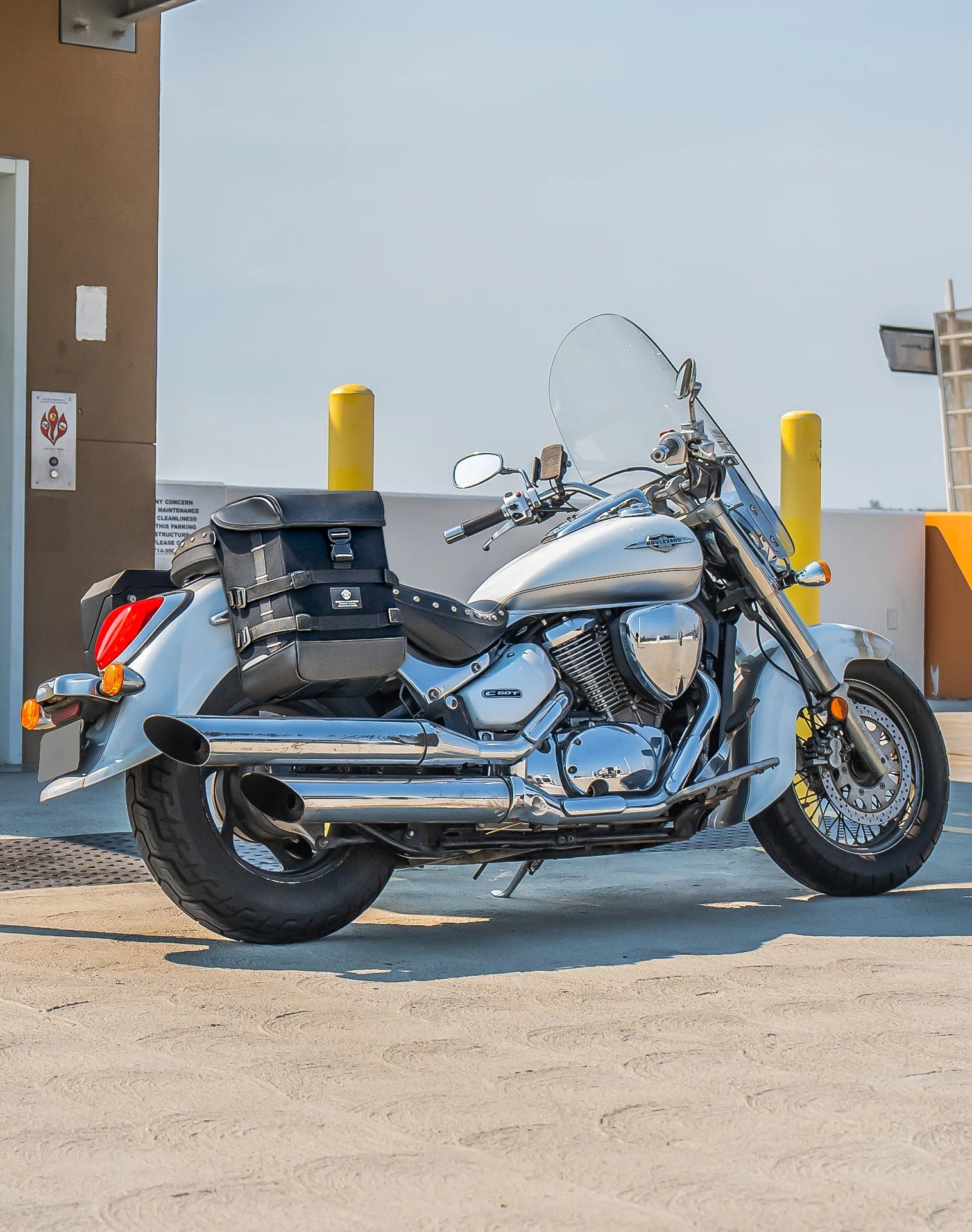 15L - Incognito Quick Mount Medium Suzuki Boulevard C50 VL800 Solo Saddlebag (Right Only) Lifestyle 1