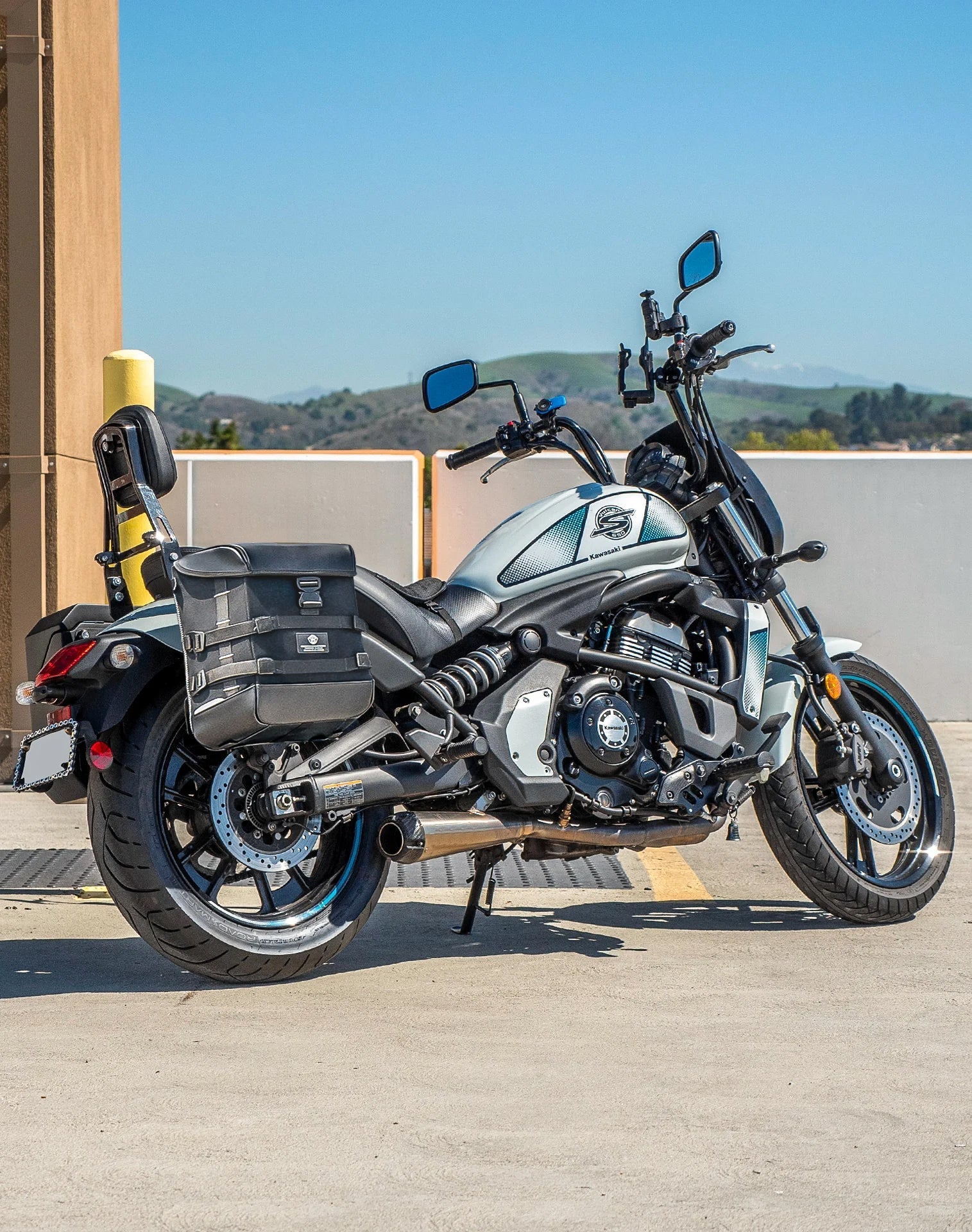 30L - Incognito Quick-Mount Medium Kawasaki Vulcan S VN650 Motorcycle Saddlebags Life style 1