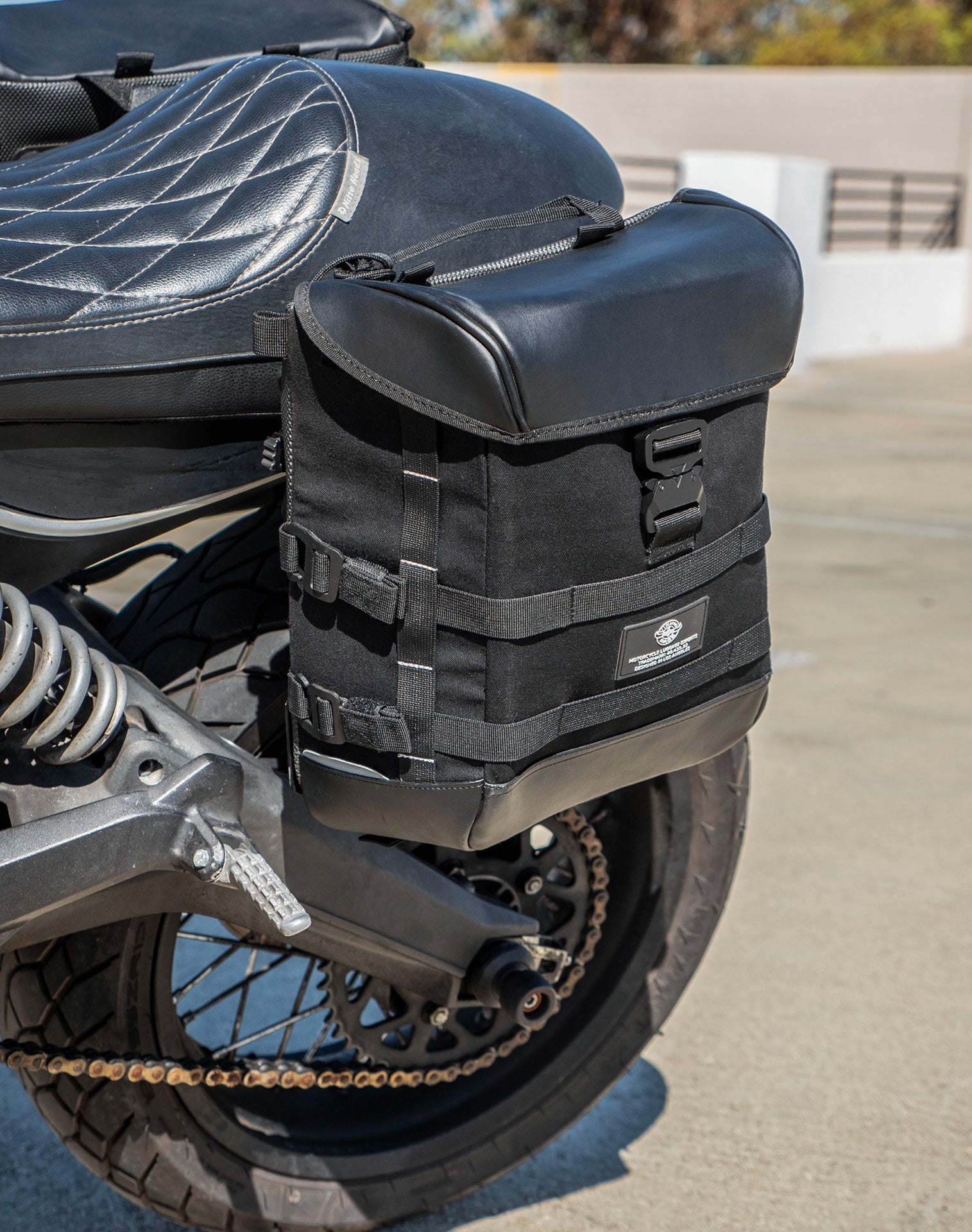 30L - Incognito Quick-Mount Medium Ducati Scrambler (2014-17) Saddlebags Life style 2