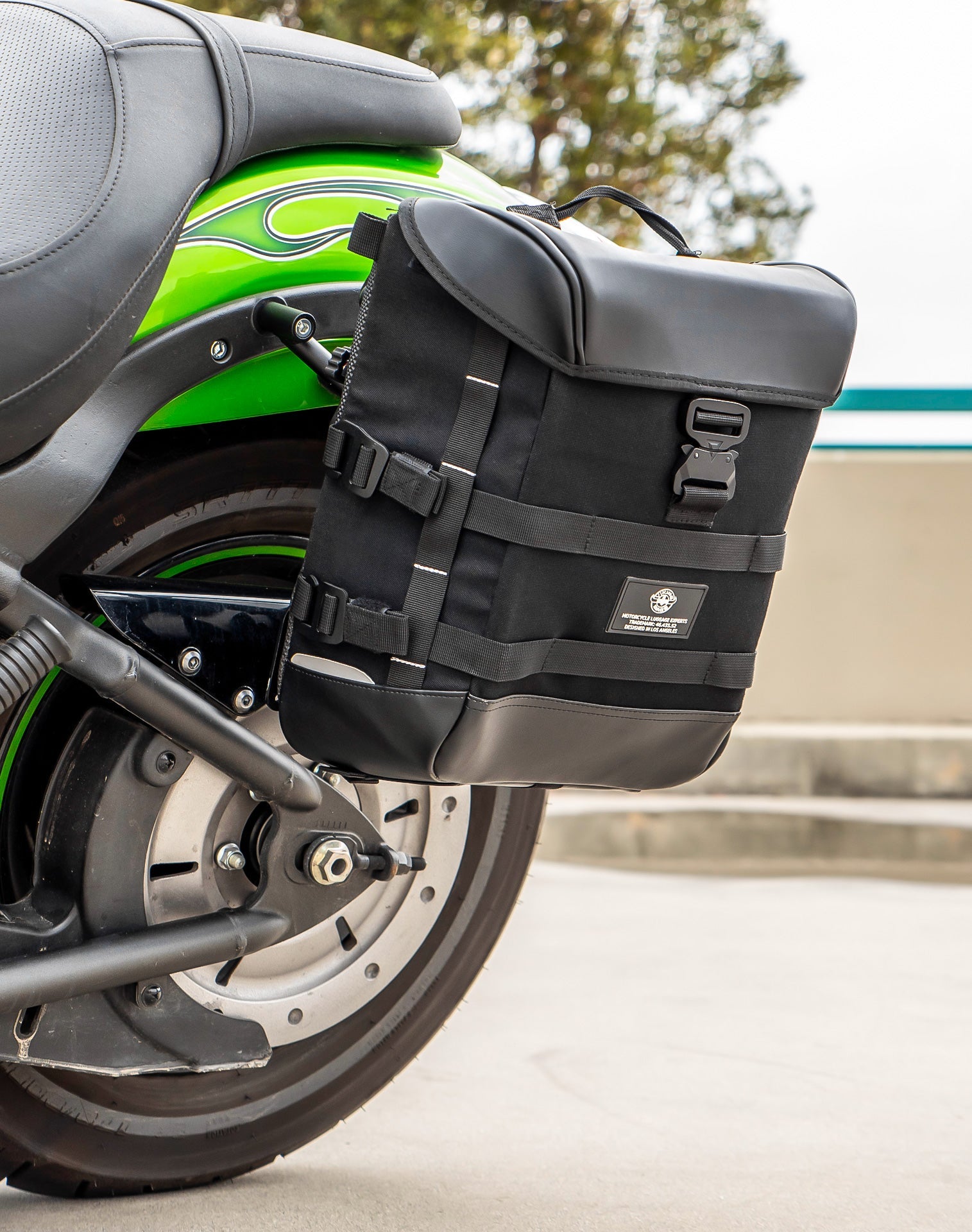 30L - Incognito Quick-Mount Medium Kawasaki Vulcan 900 Custom VN900C Saddlebags Life style 2