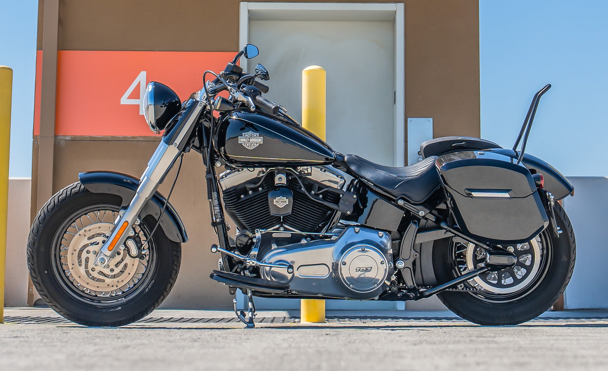 24L - Ironclad Quick-Mount Medium Harley Softail Slim FLS Painted Hard Saddlebags Life Style Photo @expand