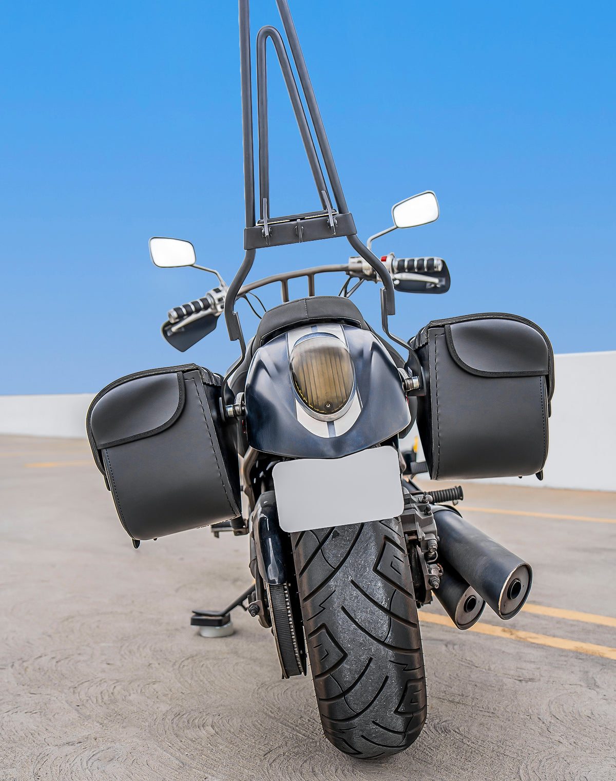 30L - Kronan Large Kawasaki Vulcan 900 Custom Motorcycle Leather Saddlebags Vertical Lifestyle