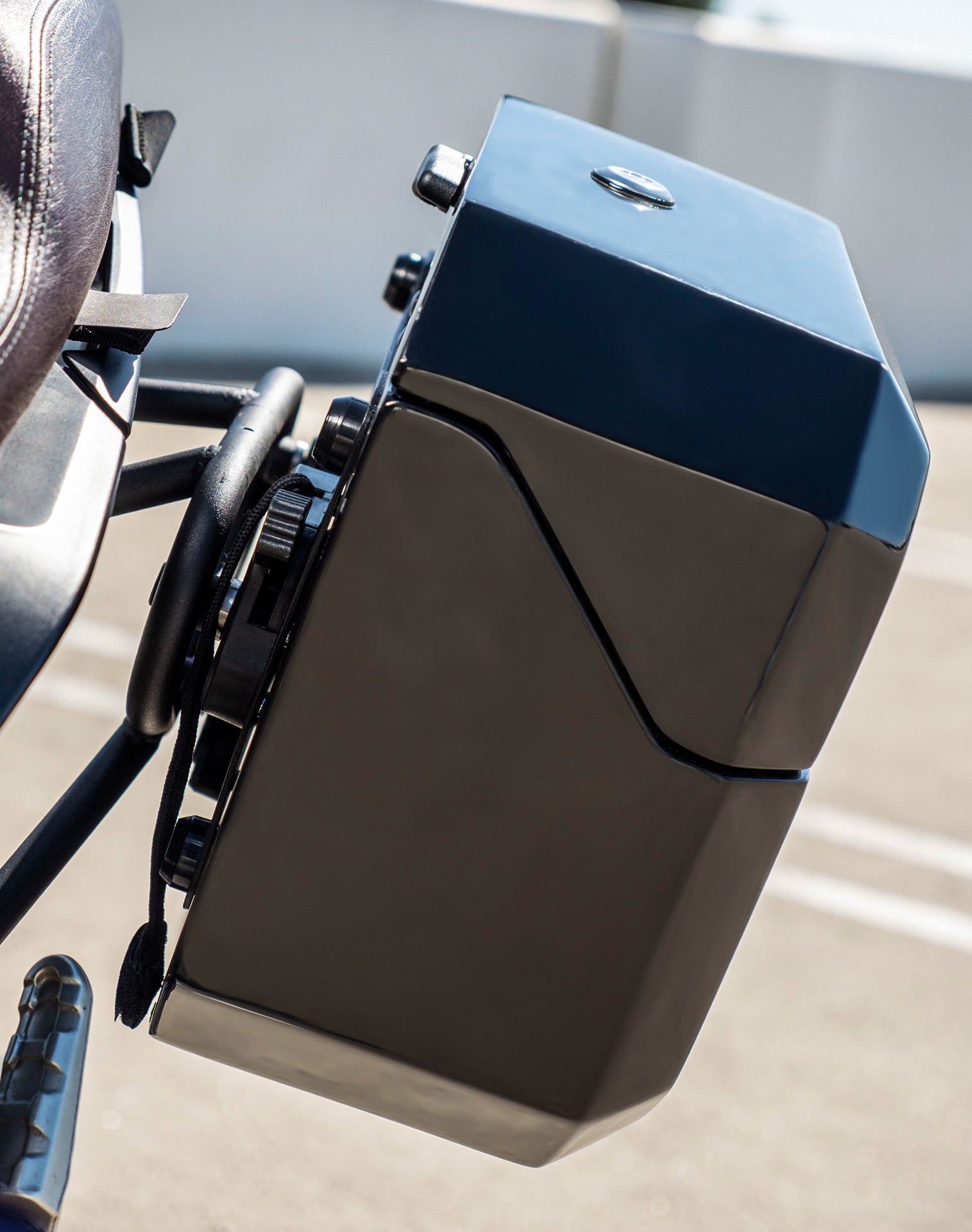 10L - Outlaw Quick-Mount Small Indian FTR 1200 Painted Hard Solo Saddlebag (Left Only) v3