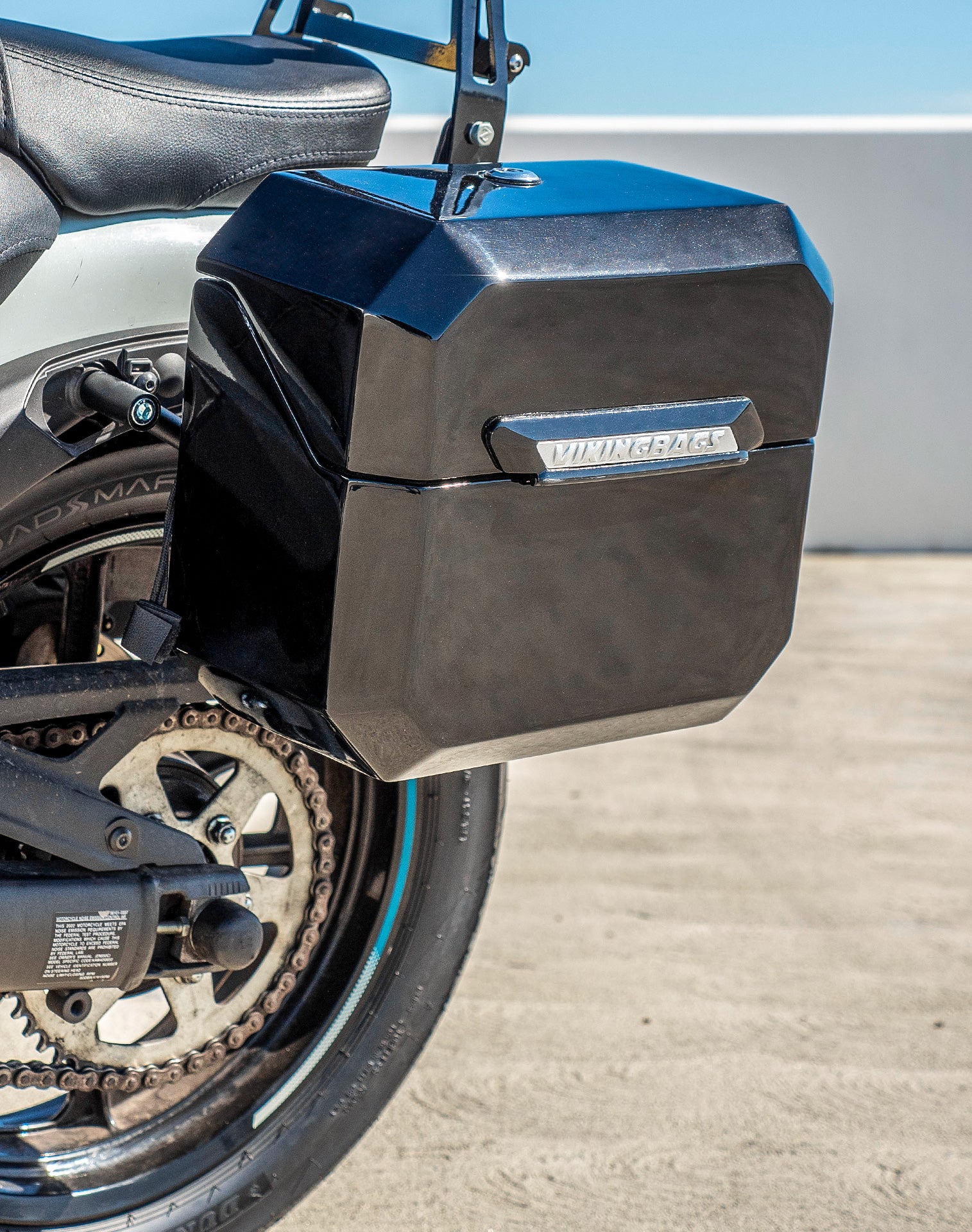10L - Outlaw Quick-Mount Small Kawasaki Vulcan S Painted Hard Solo Saddlebag (Left Only) v3