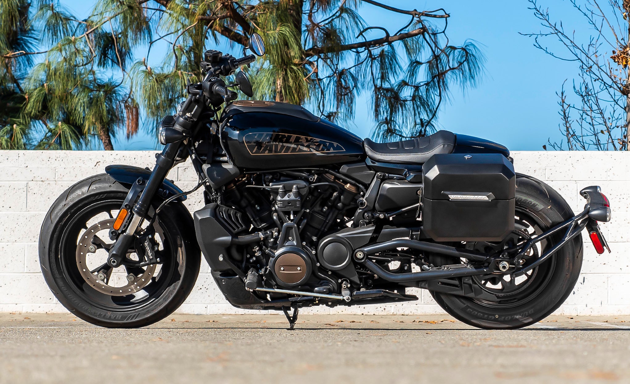 10L - Outlaw Quick Mount Small Harley Sportster S (RH1250S) Matte Hard Solo Saddlebag (Left Only) @expand