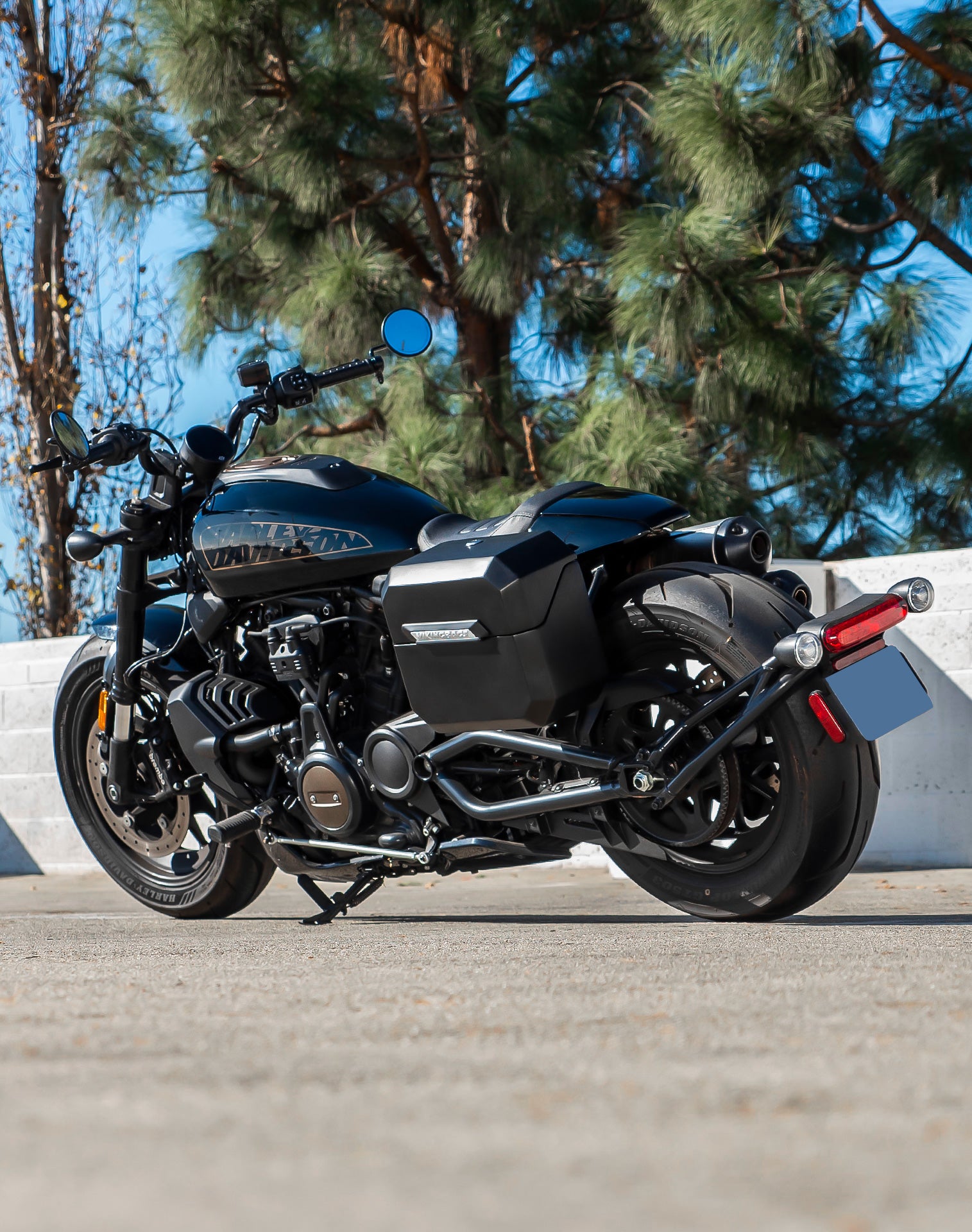 10L - Outlaw Quick Mount Small Harley Sportster S (RH1250S) Matte Hard Solo Saddlebag (Left Only) v1