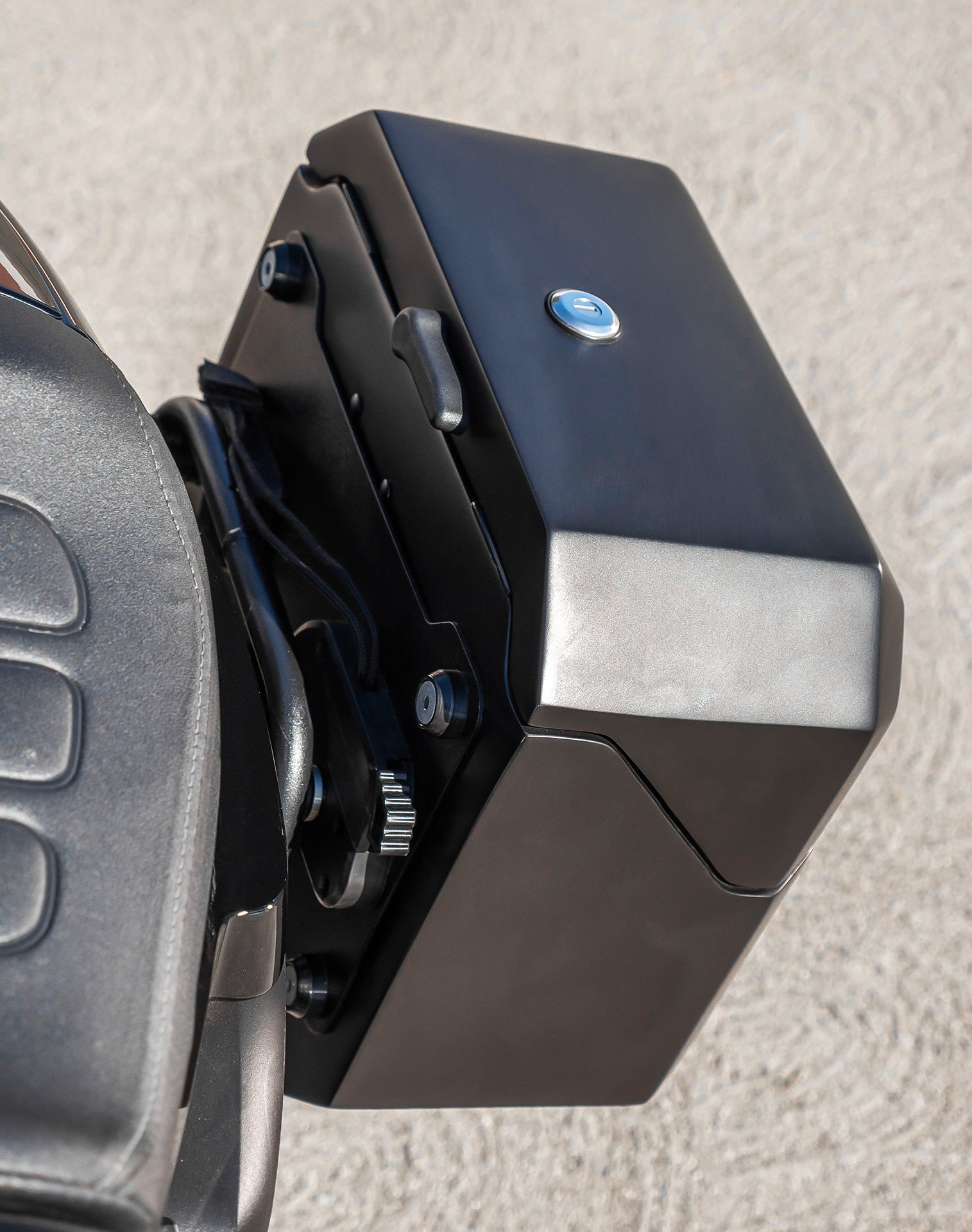 10L - Outlaw Quick Mount Small Harley Sportster S (RH1250S) Matte Hard Solo Saddlebag (Left Only) v3