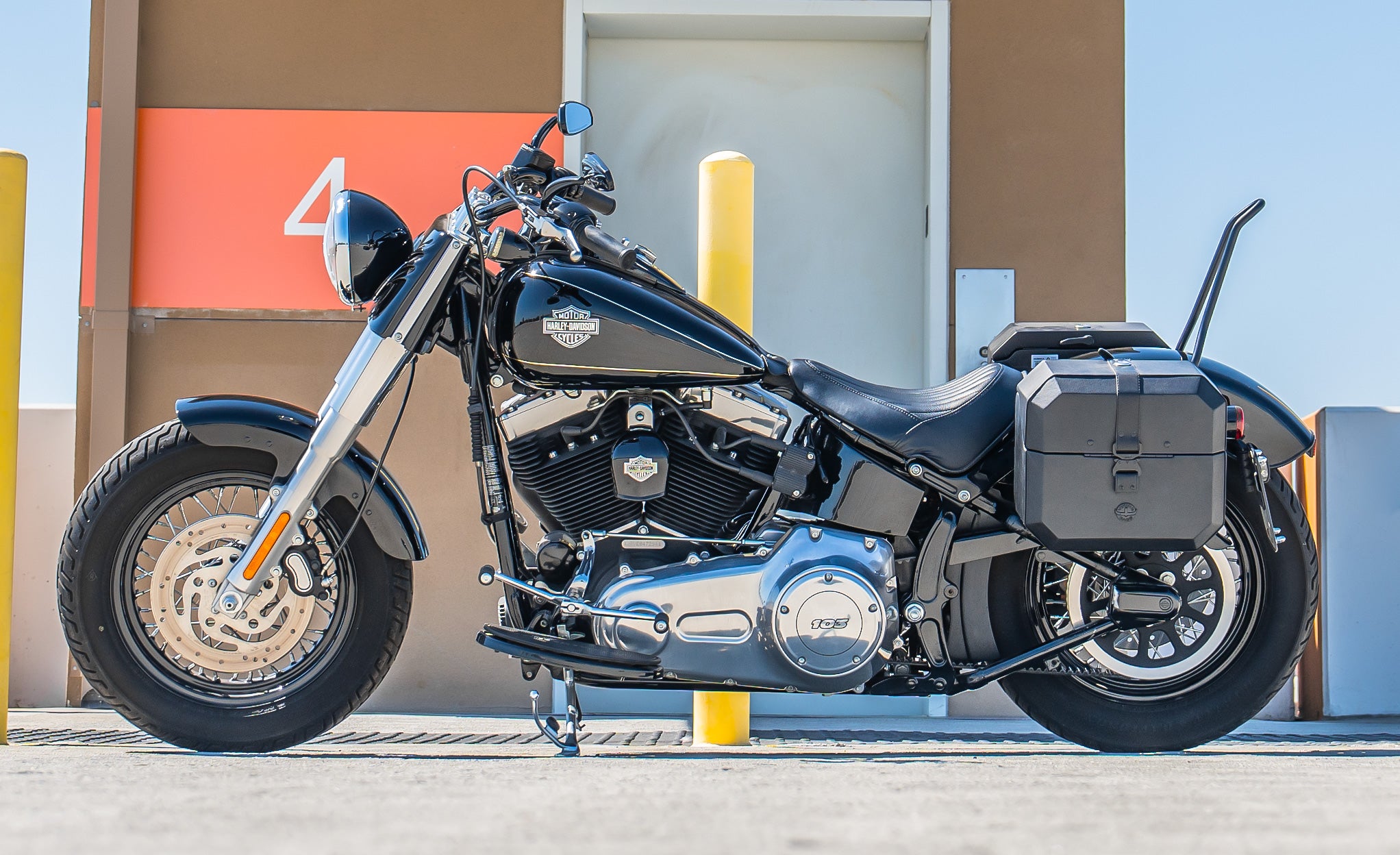 20L - Outlaw Quick-Mount Small Harley Softail Slim FLS Leather Wrapped Hard Saddlebags Life Style Photo @expand