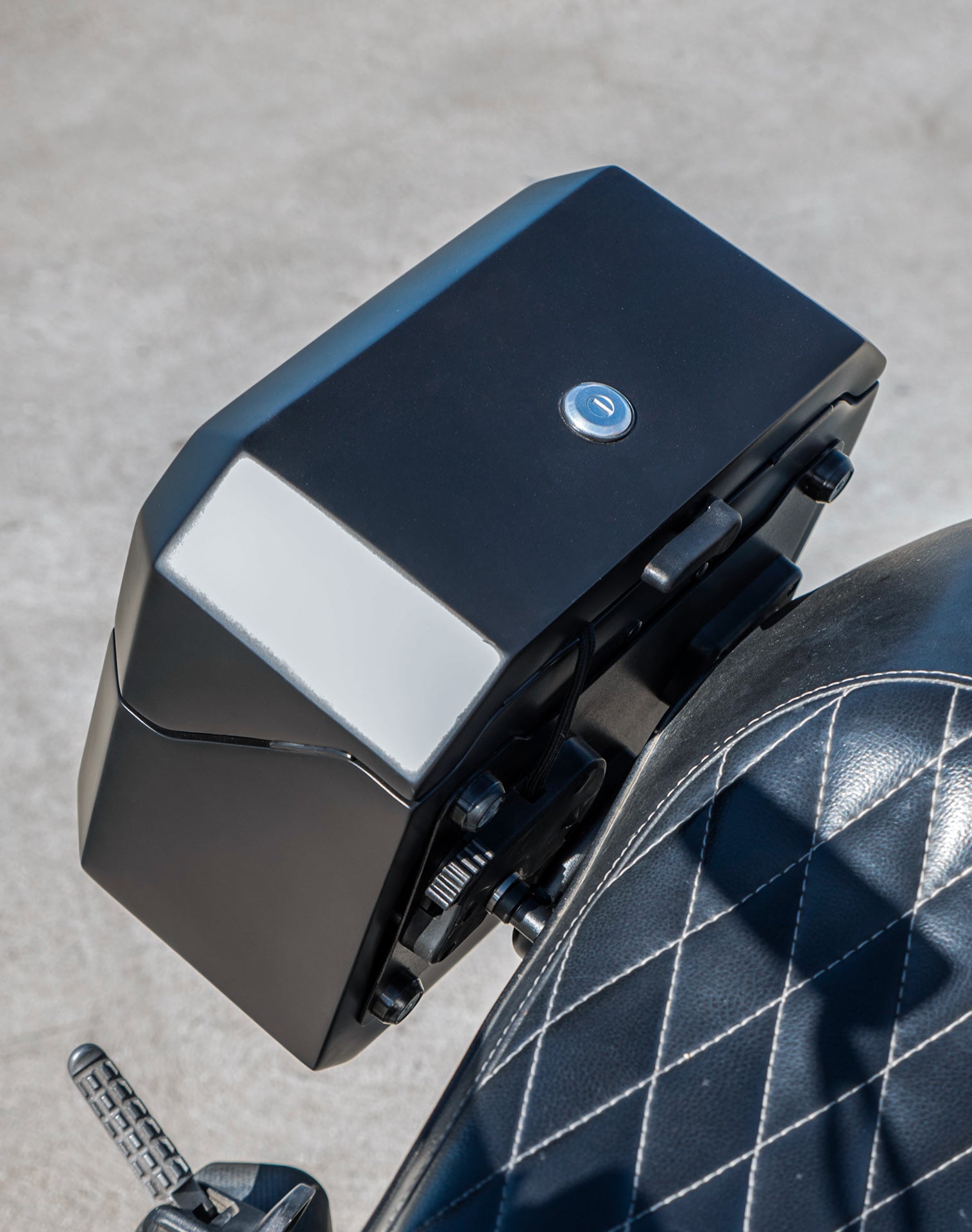 20L - Outlaw Quick-Mount Small Ducati Scrambler (2014-17) Matte Hard Saddlebags Life style 3