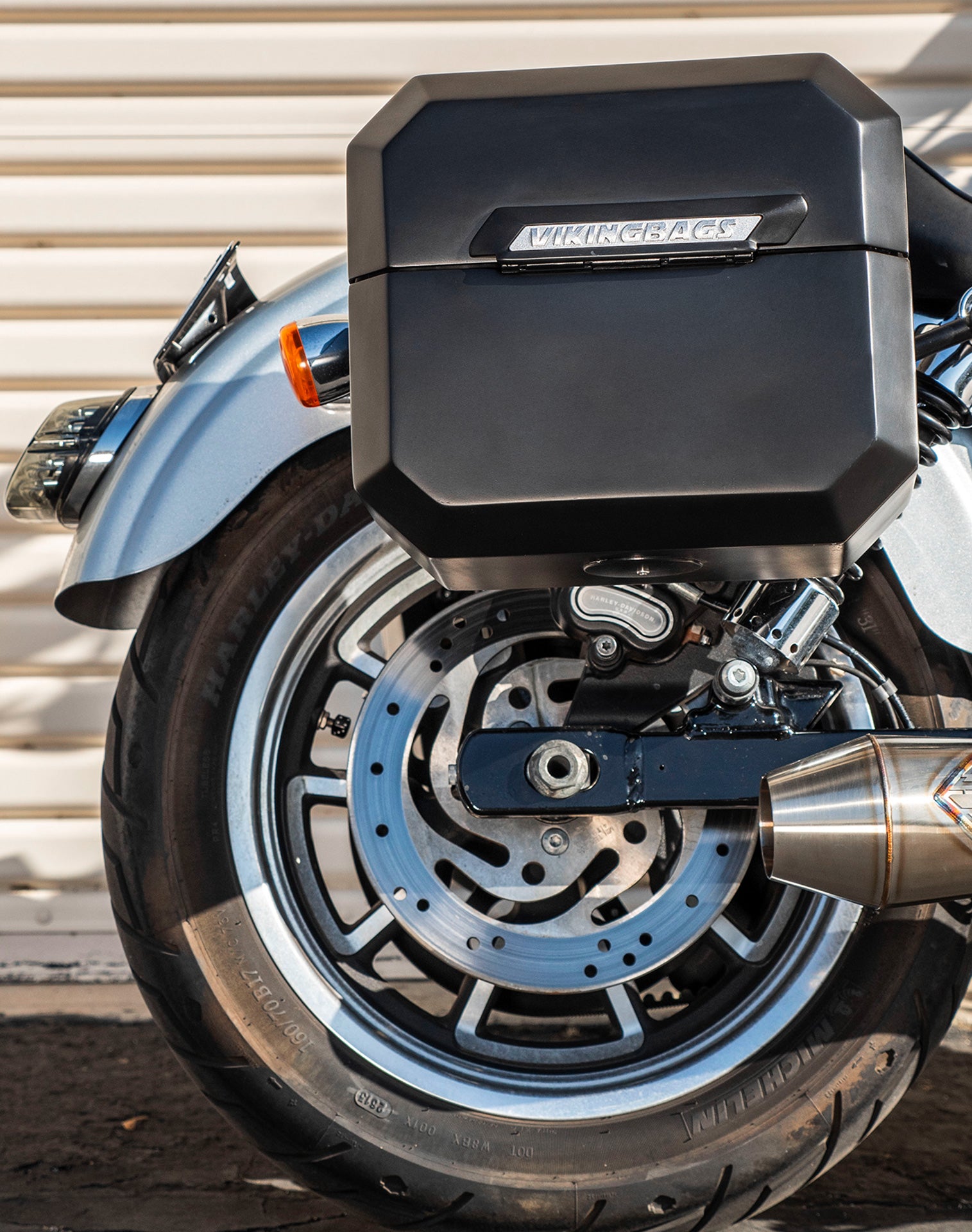 20L - Outlaw Quick-Mount Small Harley Dyna Wide Glide FXDWG Matte Hard Saddlebags Life style 3