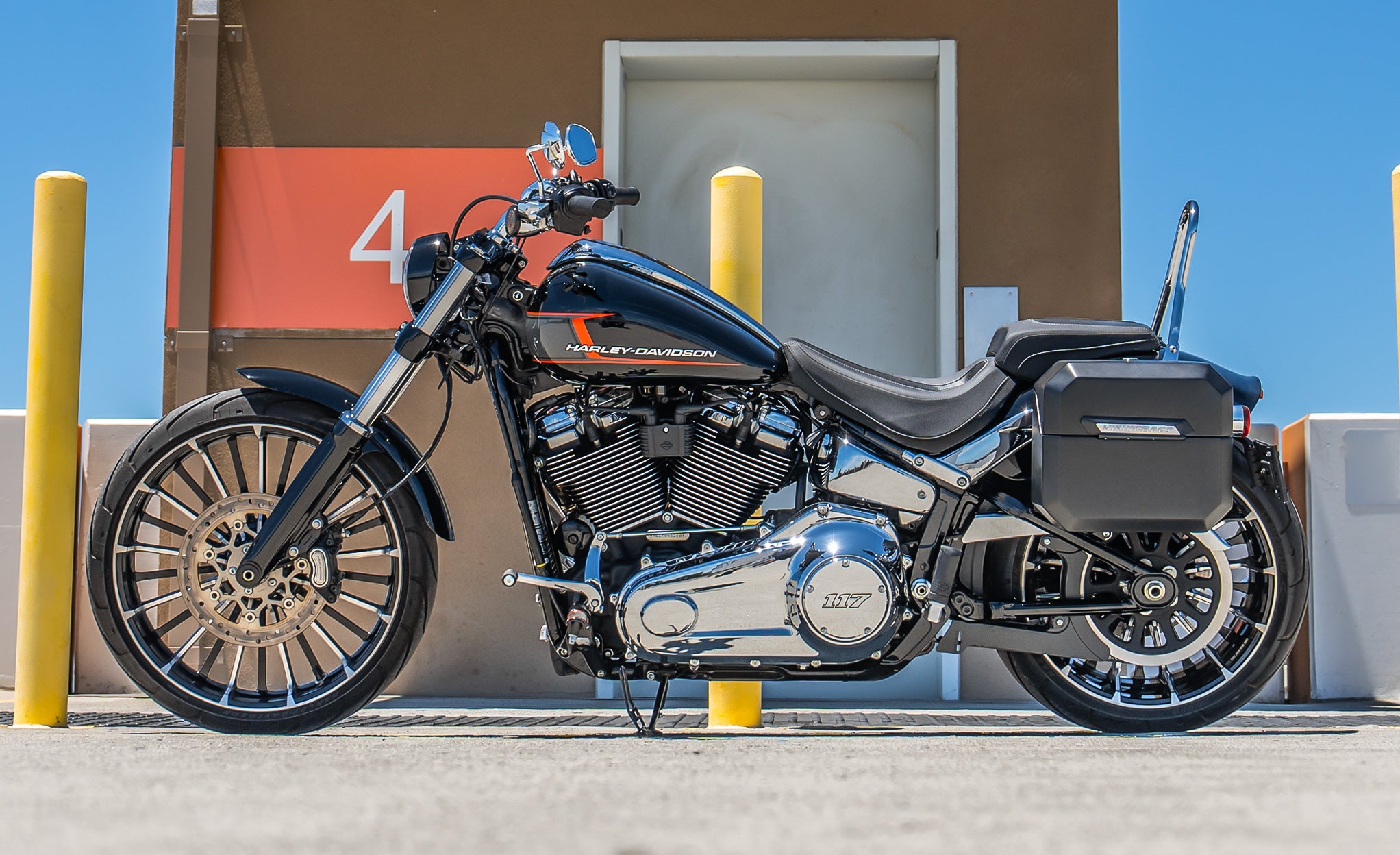 20L - Outlaw Quick-Mount Small Harley Softail Breakout FXBR/S Matte Hard Saddlebags Lifestyle @expand