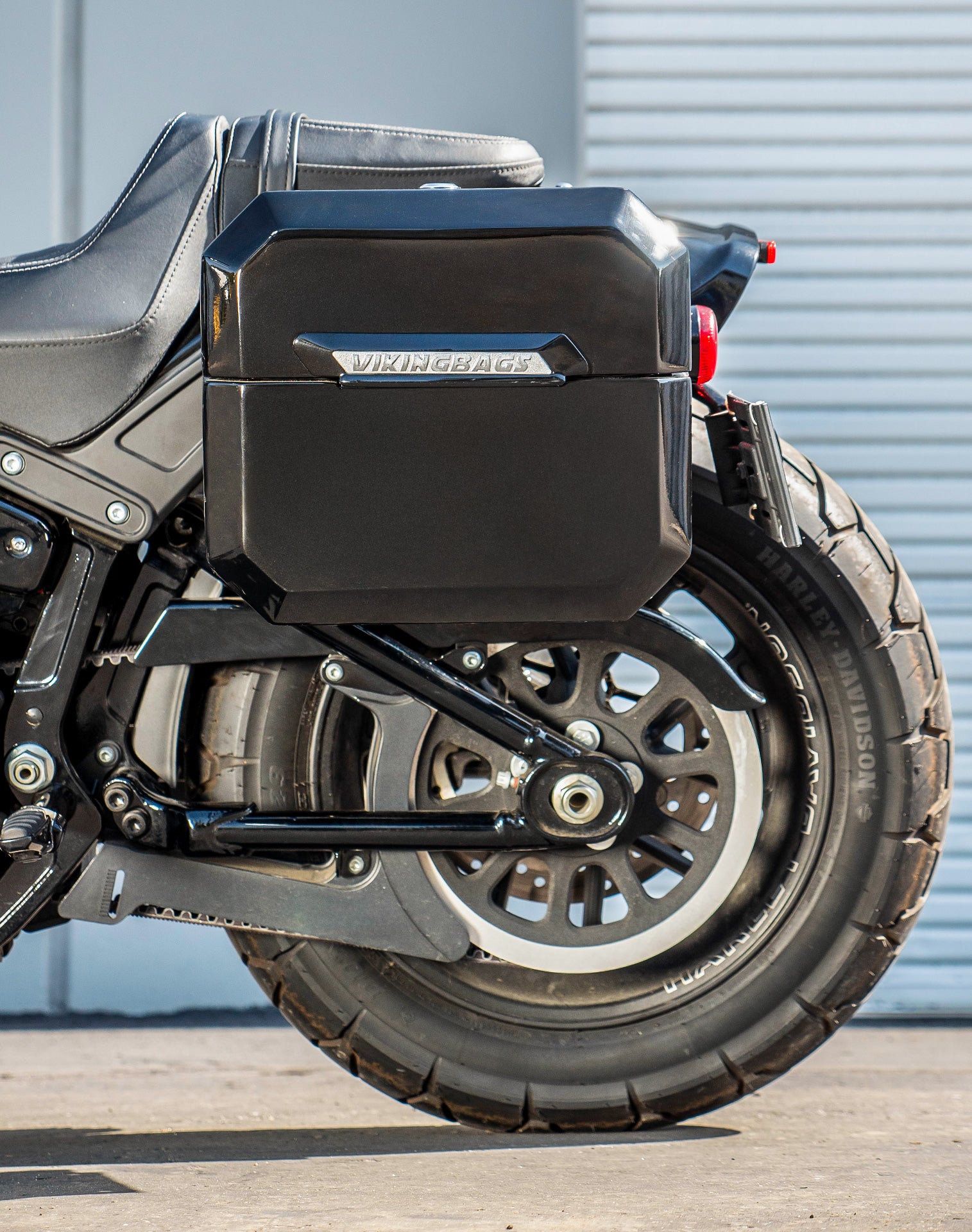 20L - Outlaw Quick-Mount Small Harley Softail Fat Bob FXFB/S Painted Hard Saddlebags Life Style 2