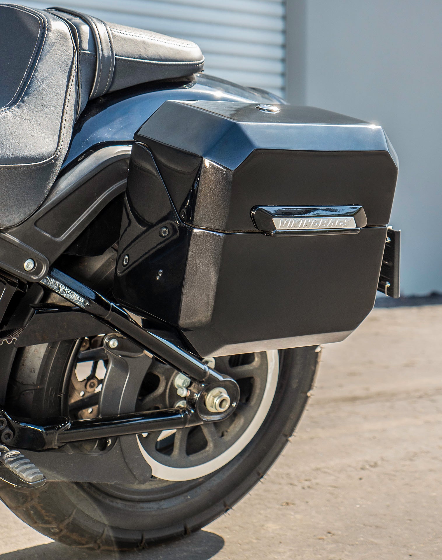 20L - Outlaw Quick-Mount Small Harley Softail Fat Bob FXFB/S Painted Hard Saddlebags Life Style 3