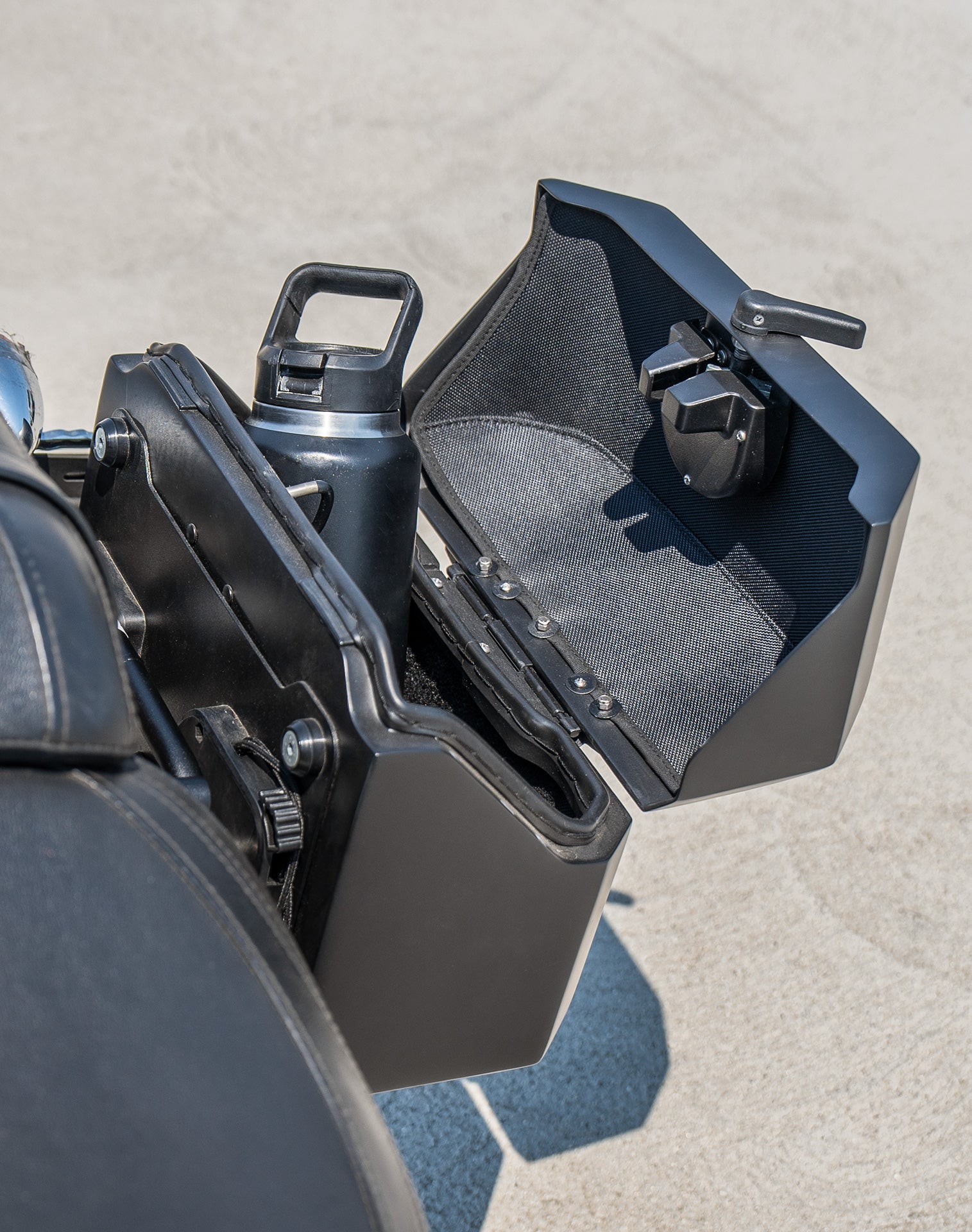 20L - Outlaw Quick-Mount Small Harley Softail Fat Boy FLFB/S Matte Hard Saddlebags Lifestyle 4