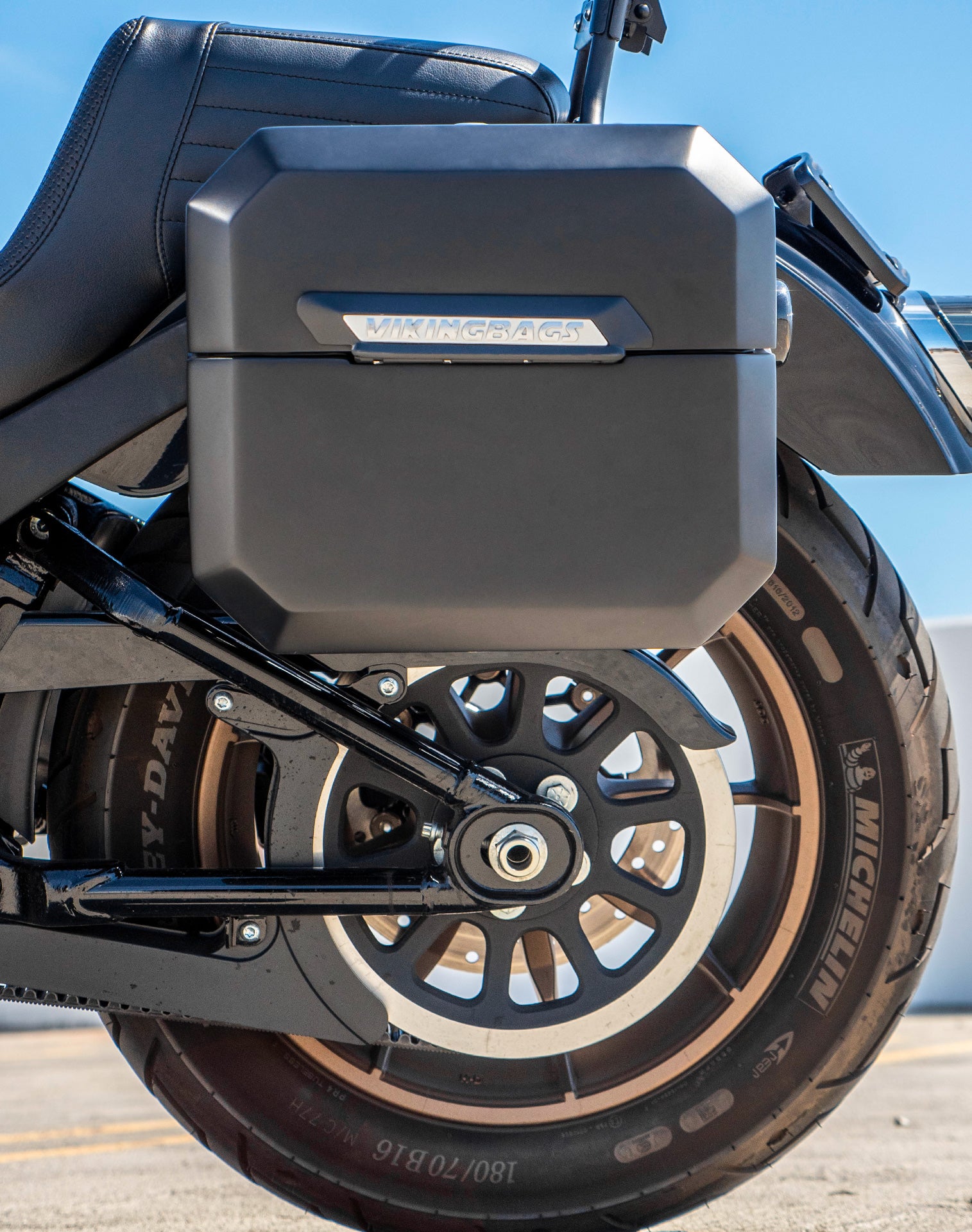 20L - Outlaw Quick-Mount Small Harley Softail Low Rider S FXLRS Matte Hard Saddlebags Life style 2