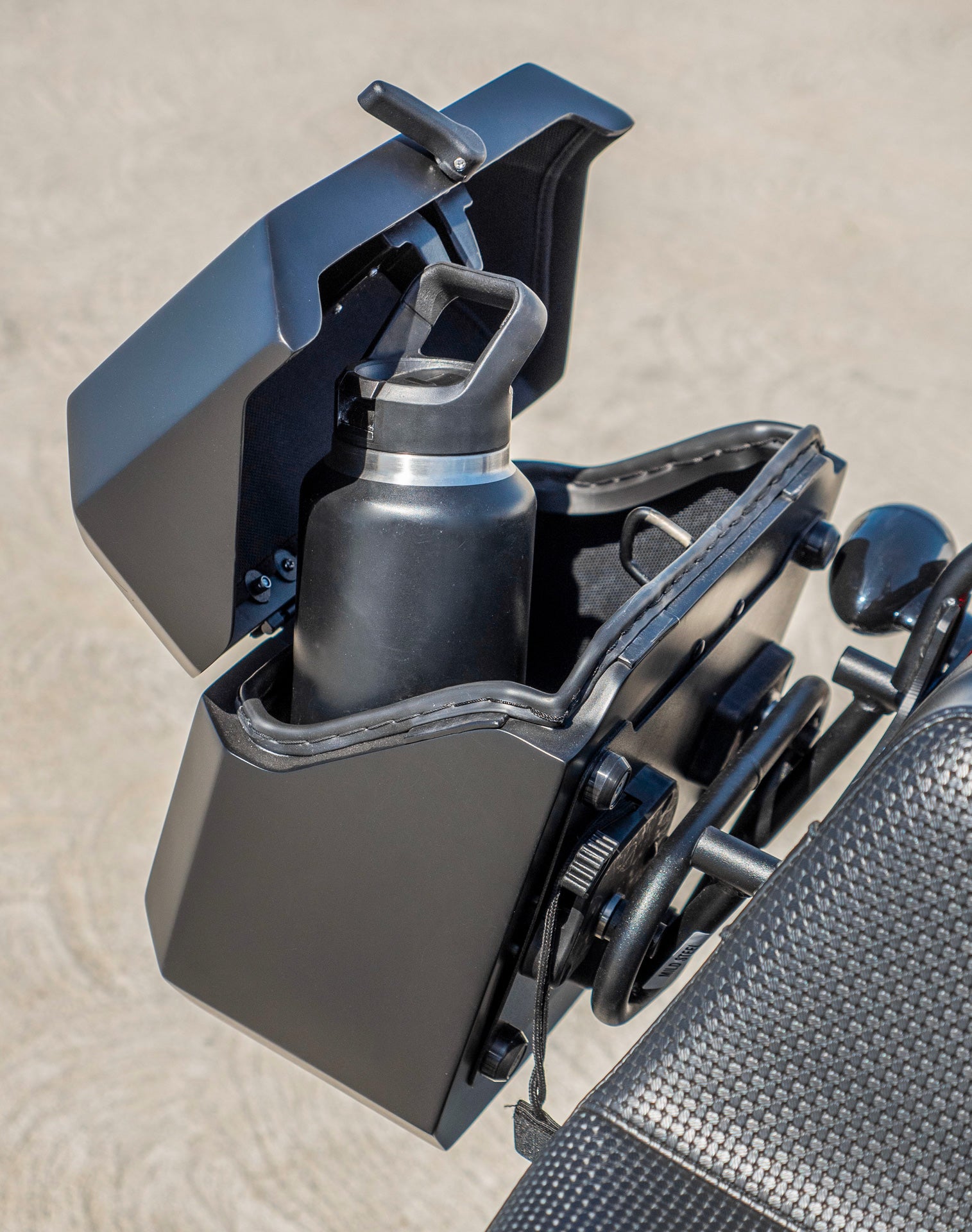 20L - Outlaw Quick-Mount Small Harley Softail Low Rider S FXLRS Matte Hard Saddlebags Life style 4