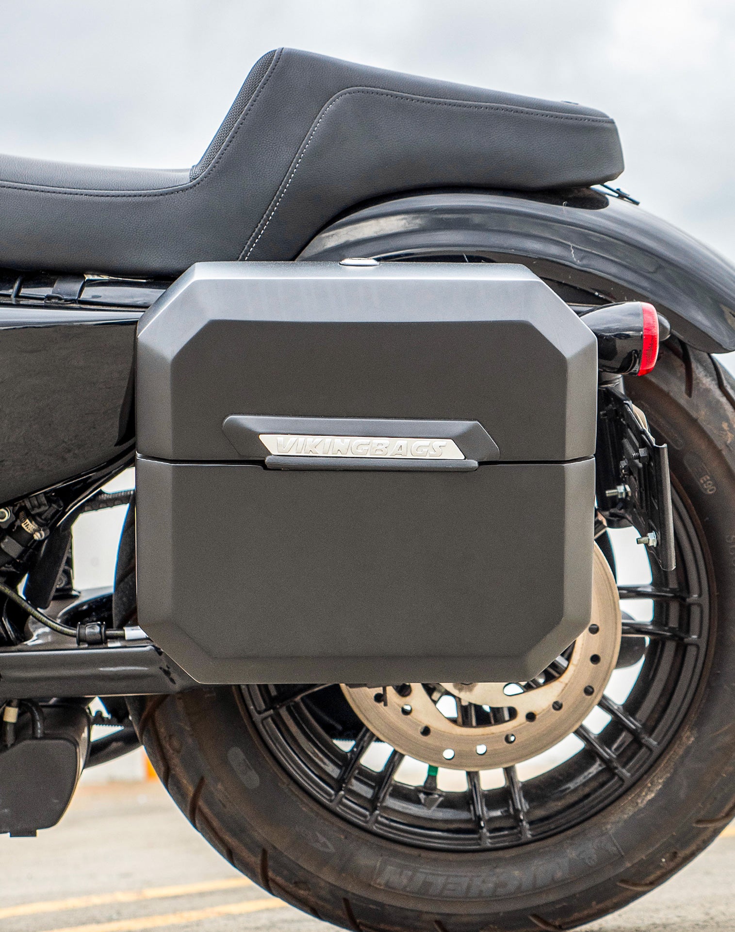 20L - Outlaw Quick-Mount Small Harley Sportster Forty Eight 48 Matte Hard Saddlebags Life style 2