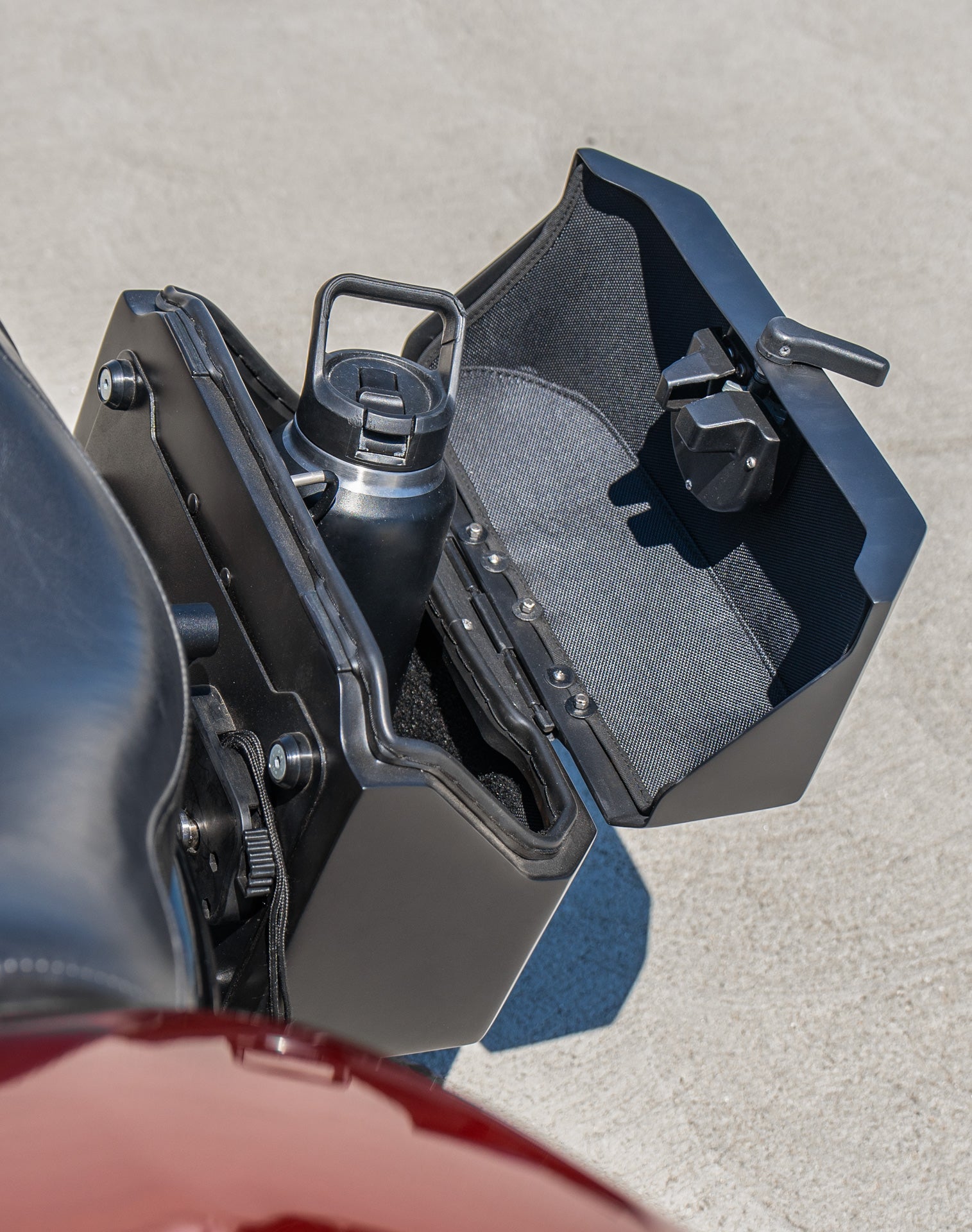 20L - Outlaw Quick-Mount Small Harley Sportster 883 Custom XL883C Matte Hard Saddlebags Lifestyle 4