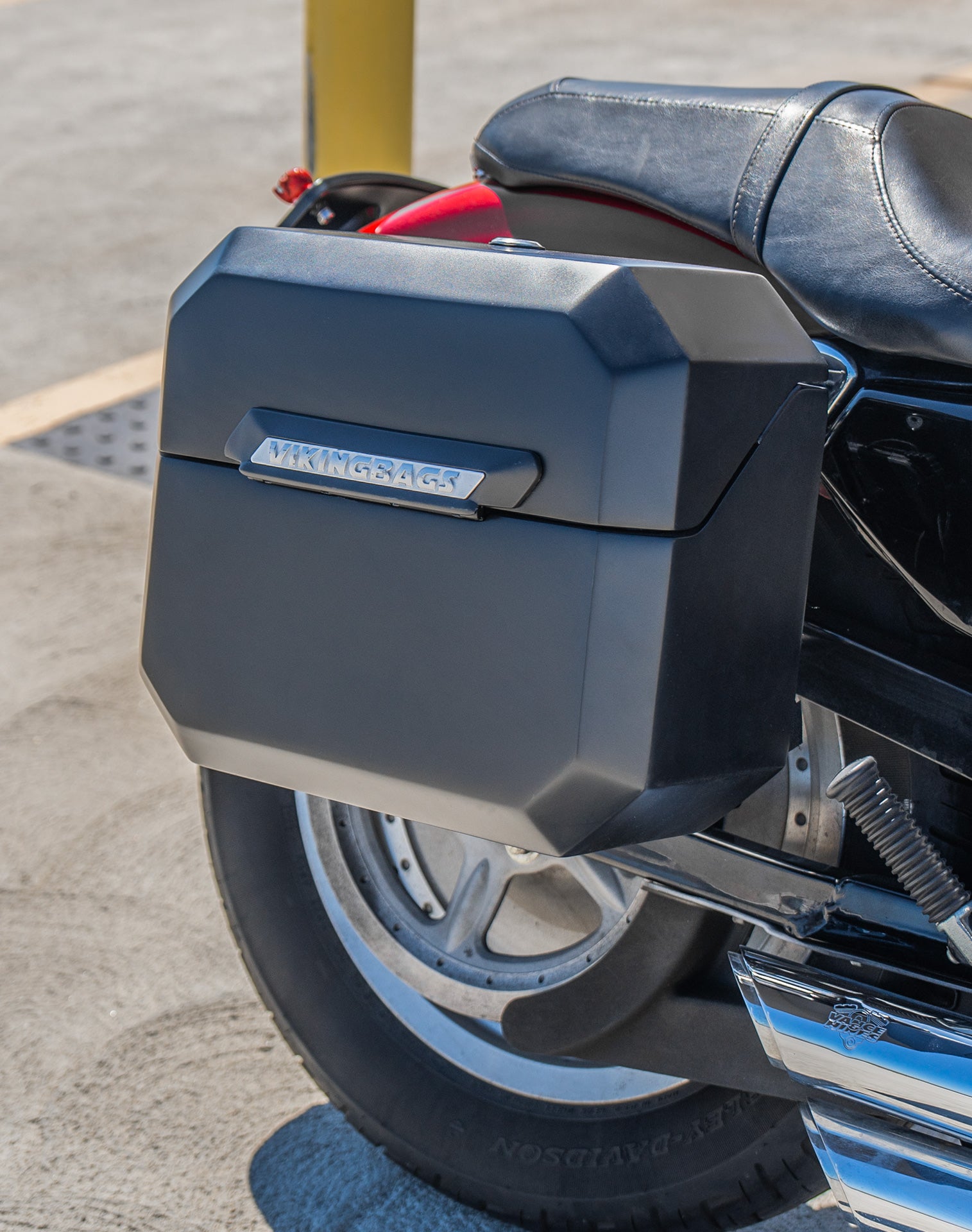 20L - Outlaw Quick-Mount Small Harley Sportster 883 Custom XL883C Matte Hard Saddlebags Lifestyle 3