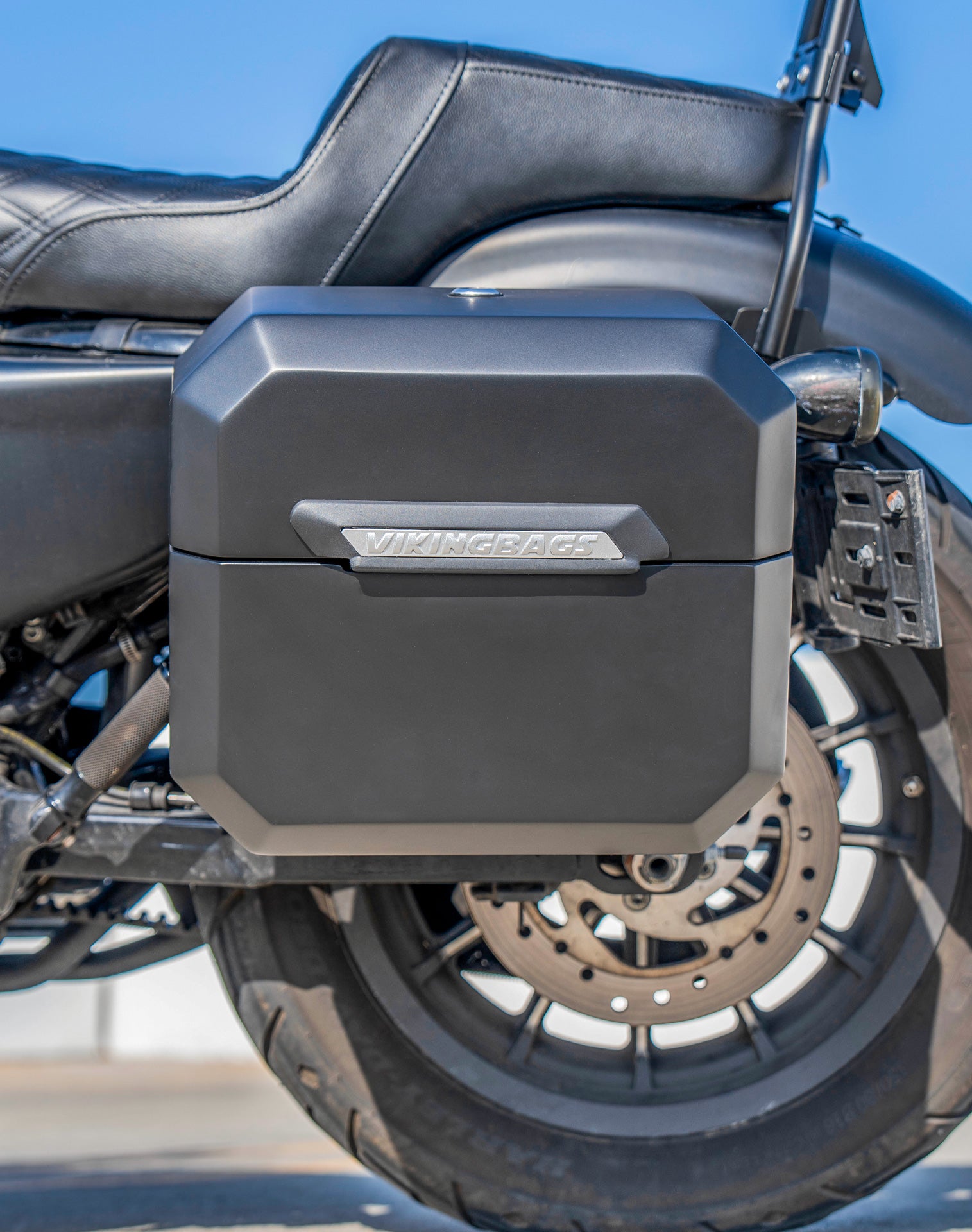 20L - Outlaw Quick-Mount Small Harley Sportster 883 Iron XL883N Matte Hard Saddlebags Lifestyle